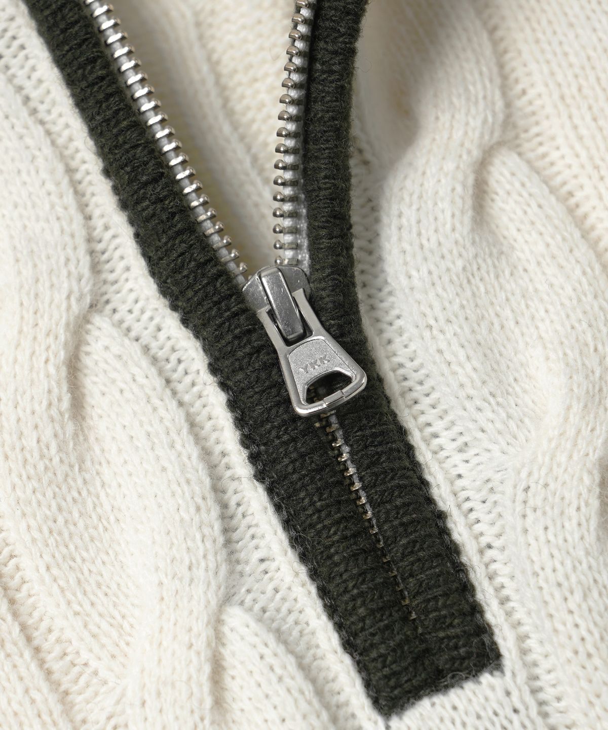 프리즘웍스(FRIZMWORKS) WOOL CABLE RAGLAN HALF ZIP KNIT _ DARK OLIVE