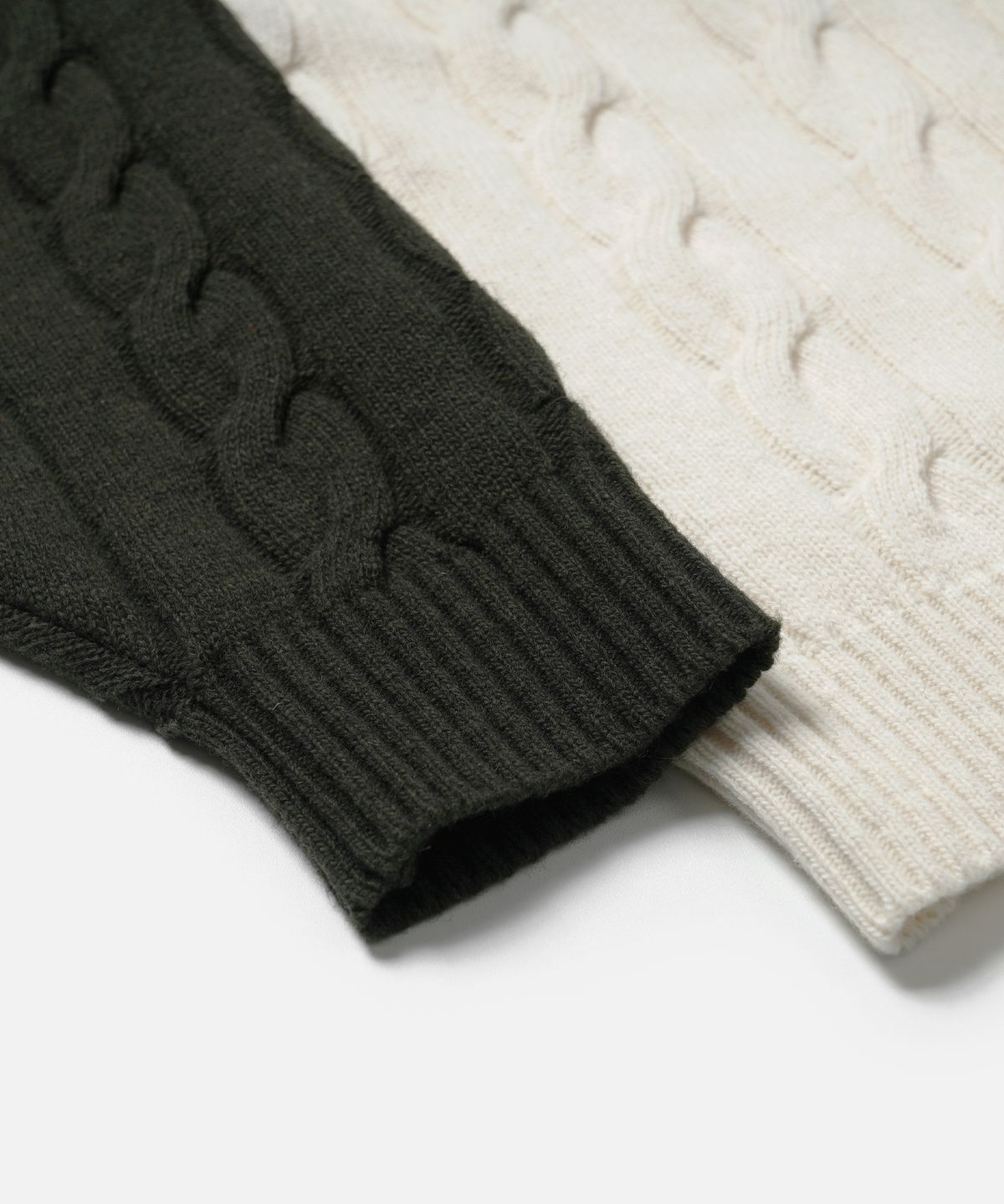프리즘웍스(FRIZMWORKS) WOOL CABLE RAGLAN HALF ZIP KNIT _ DARK OLIVE