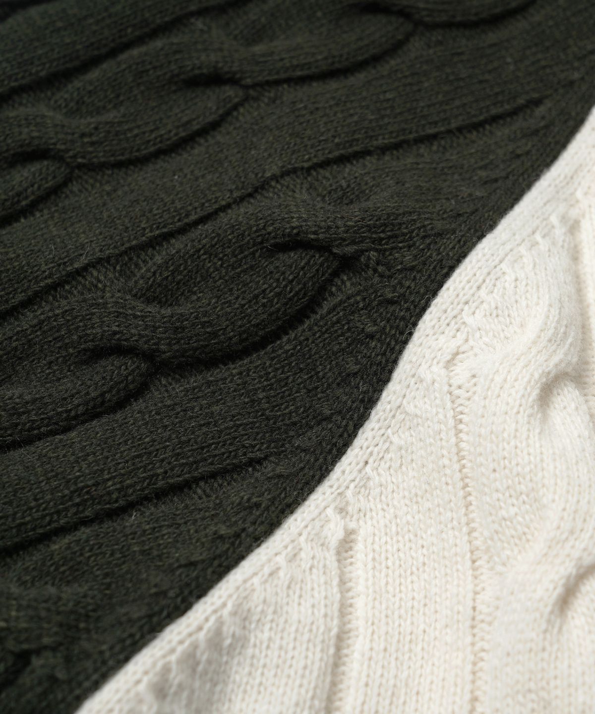 프리즘웍스(FRIZMWORKS) WOOL CABLE RAGLAN HALF ZIP KNIT _ DARK OLIVE