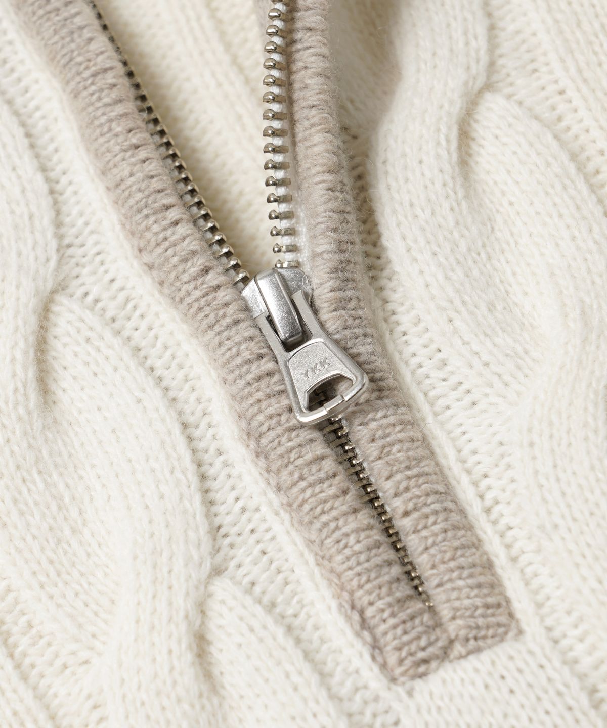 프리즘웍스(FRIZMWORKS) WOOL CABLE RAGLAN HALF ZIP KNIT _ OATMEAL