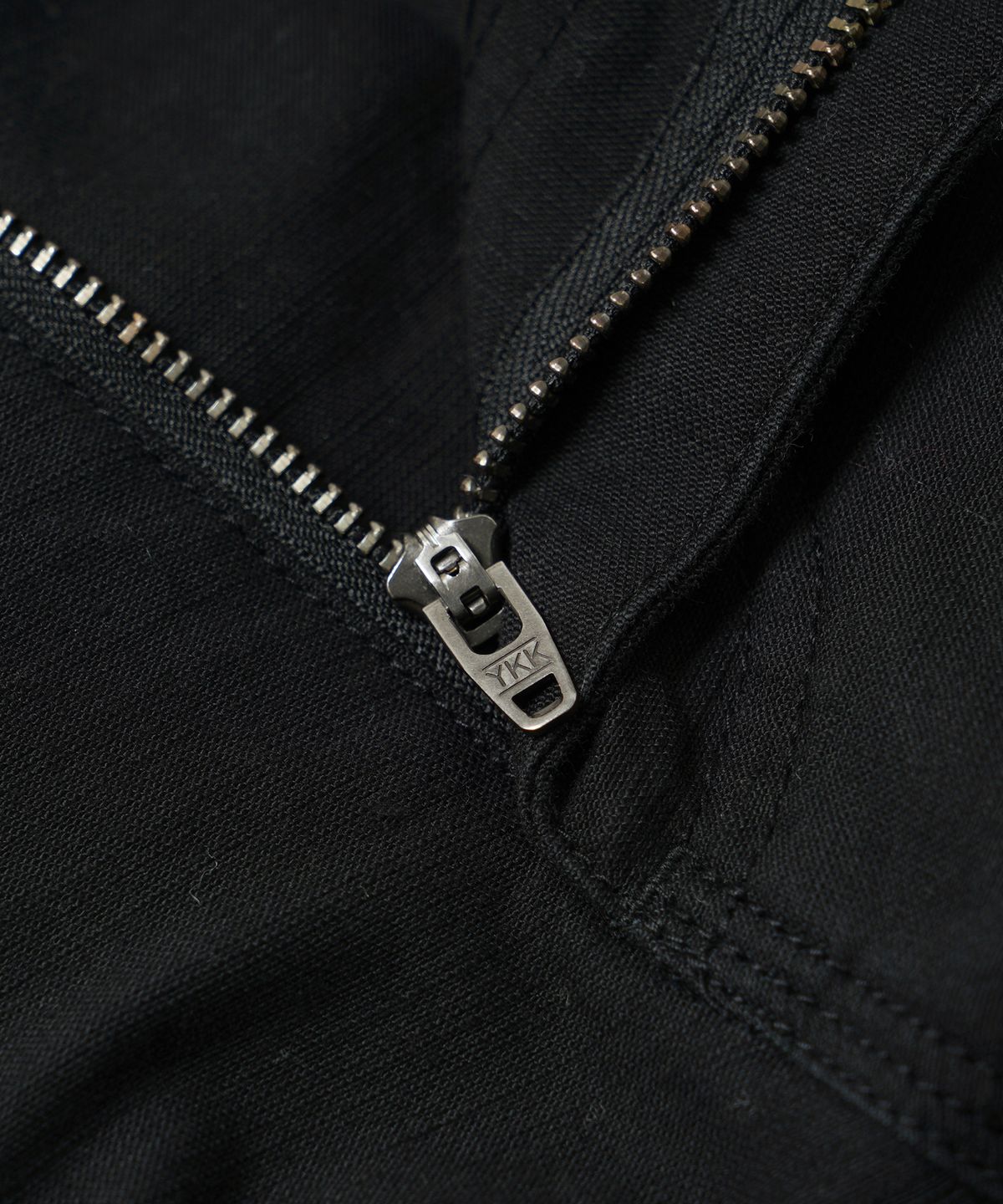 프리즘웍스(FRIZMWORKS) BACKSATIN FATIGUE PANTS _ BLACK