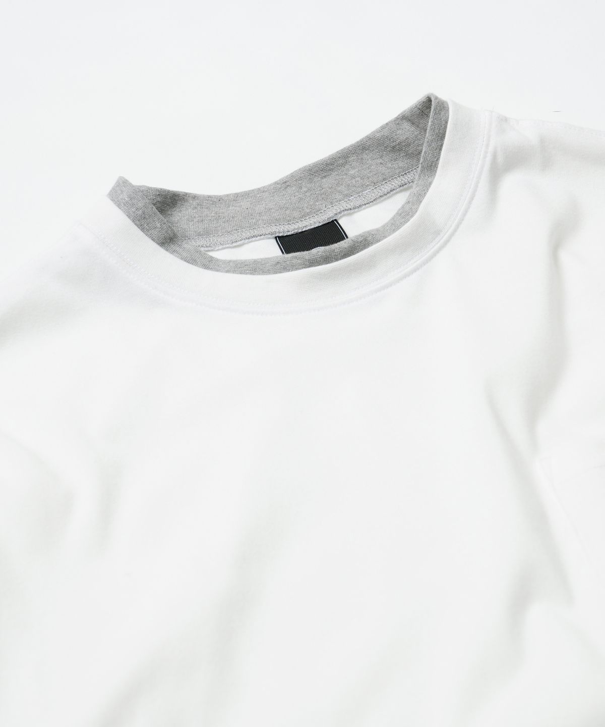 프리즘웍스(FRIZMWORKS) DOUBLE NECK POCKET TEE _ WHITE