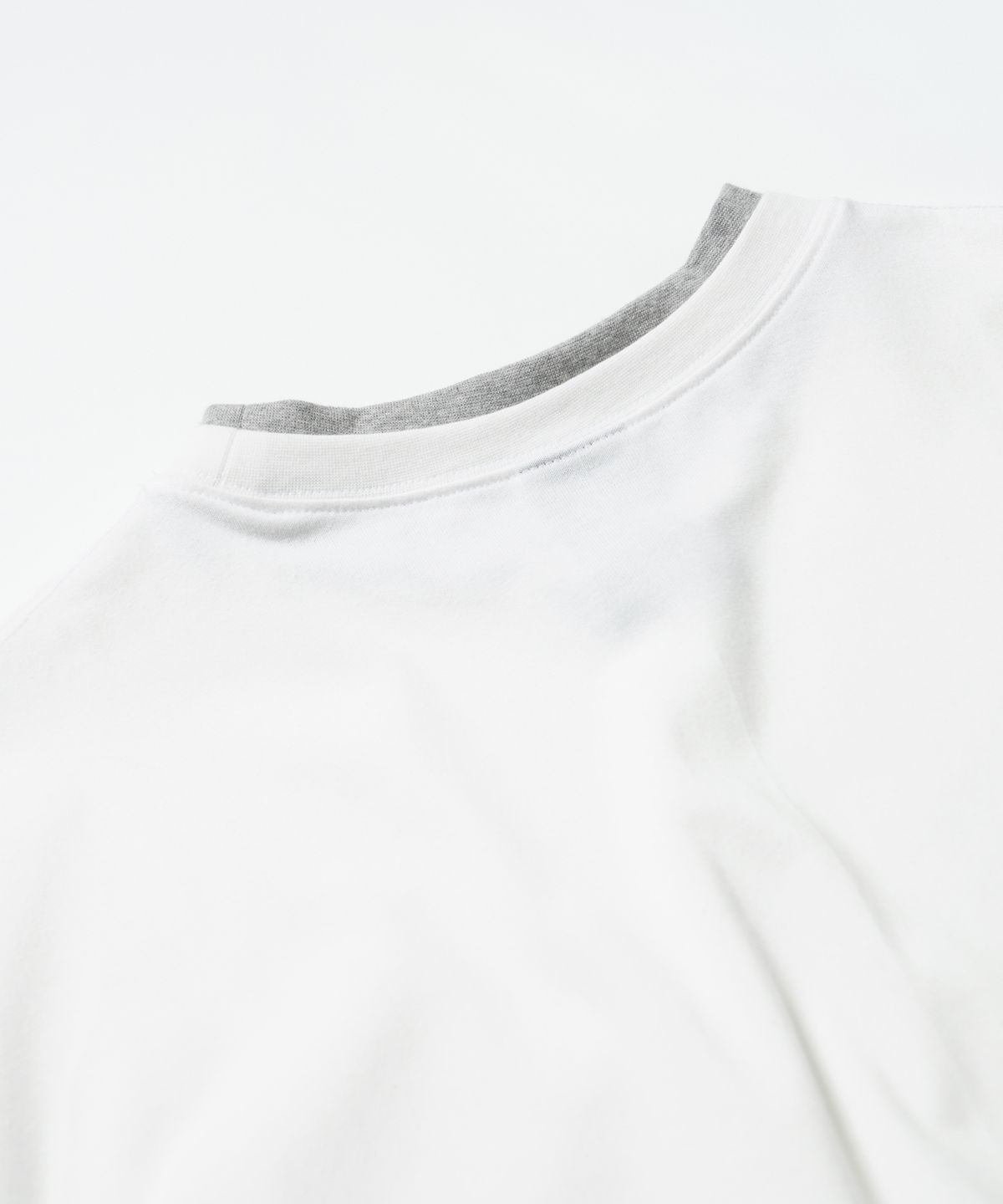 프리즘웍스(FRIZMWORKS) DOUBLE NECK POCKET TEE _ WHITE