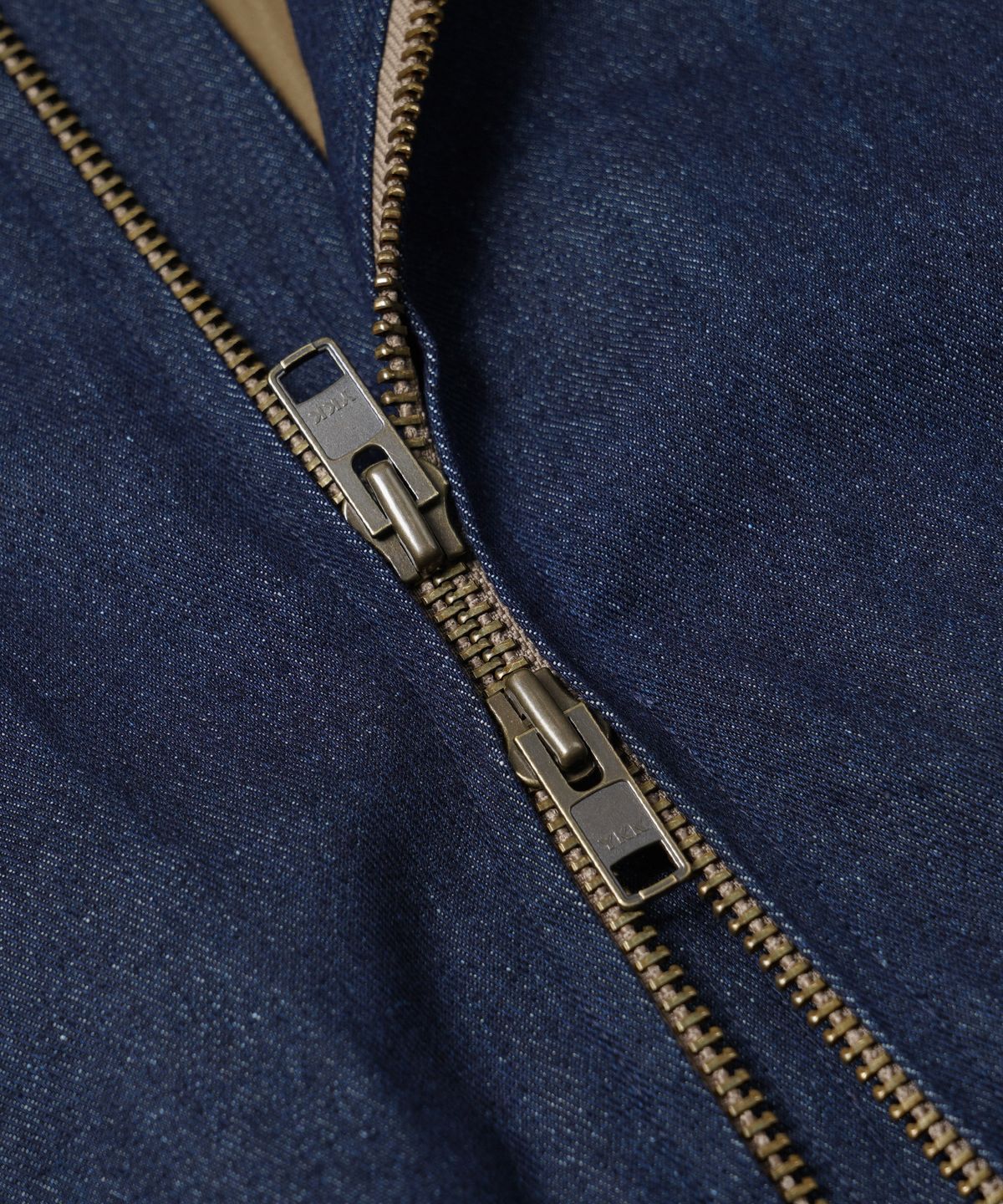 프리즘웍스(FRIZMWORKS) WASHED DENIM HOODED PARKA _ INDIGO