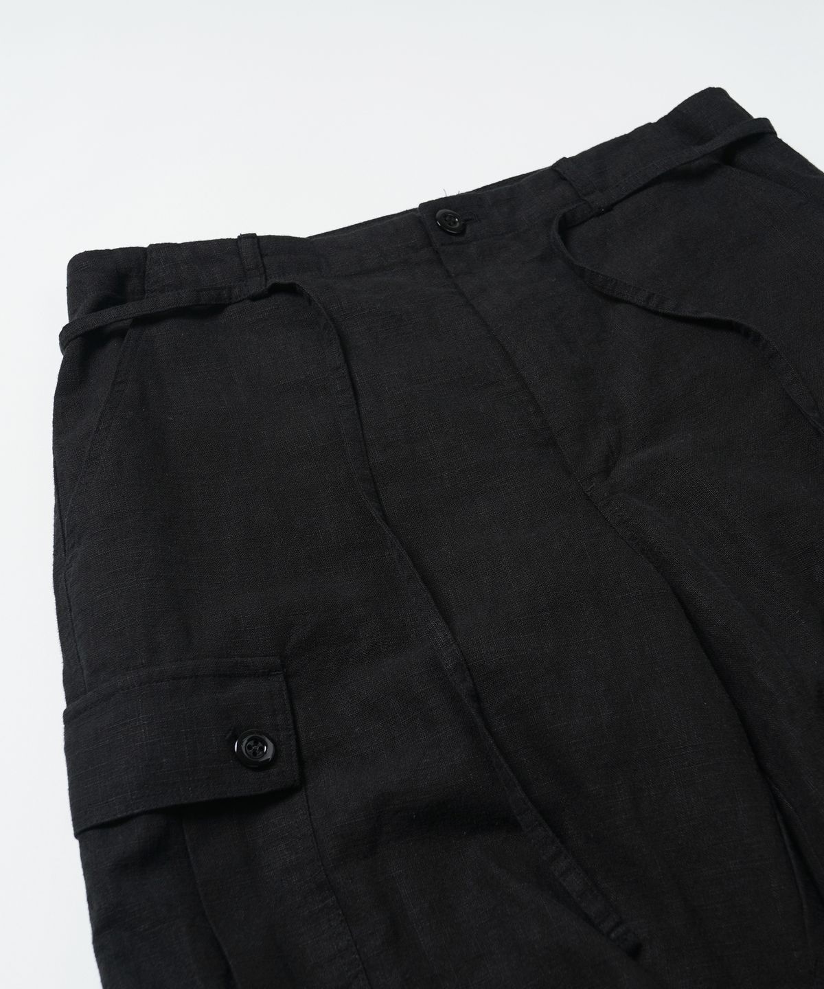 프리즘웍스(FRIZMWORKS) LINEN CARGO PARACHUTE PANTS _ BLACK