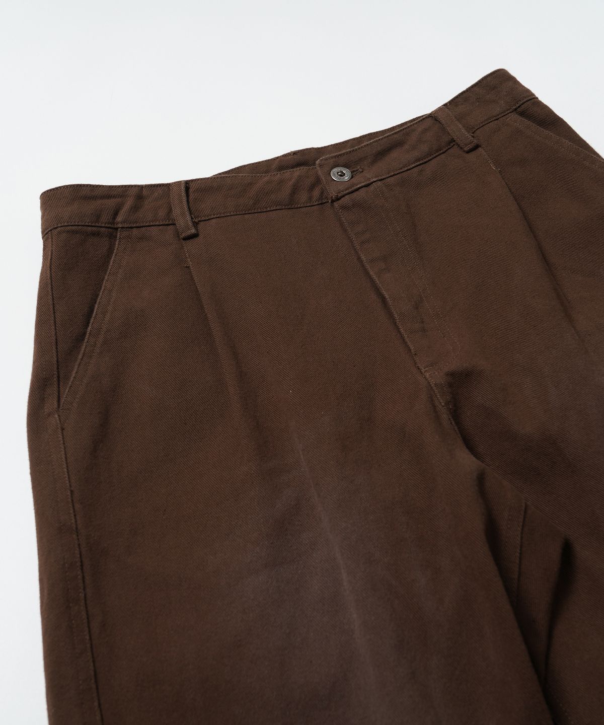 프리즘웍스(FRIZMWORKS) WASHED COTTON ONE TUCK PANTS _ BROWN