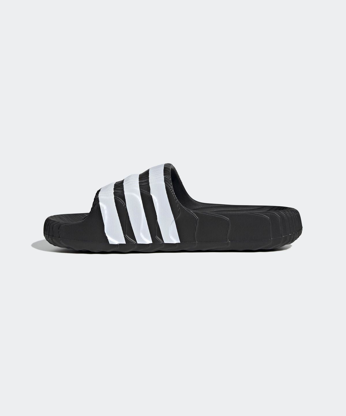 아디다스(ADIDAS) 아딜렛 22 - 블랙:화이트 / IF3670
