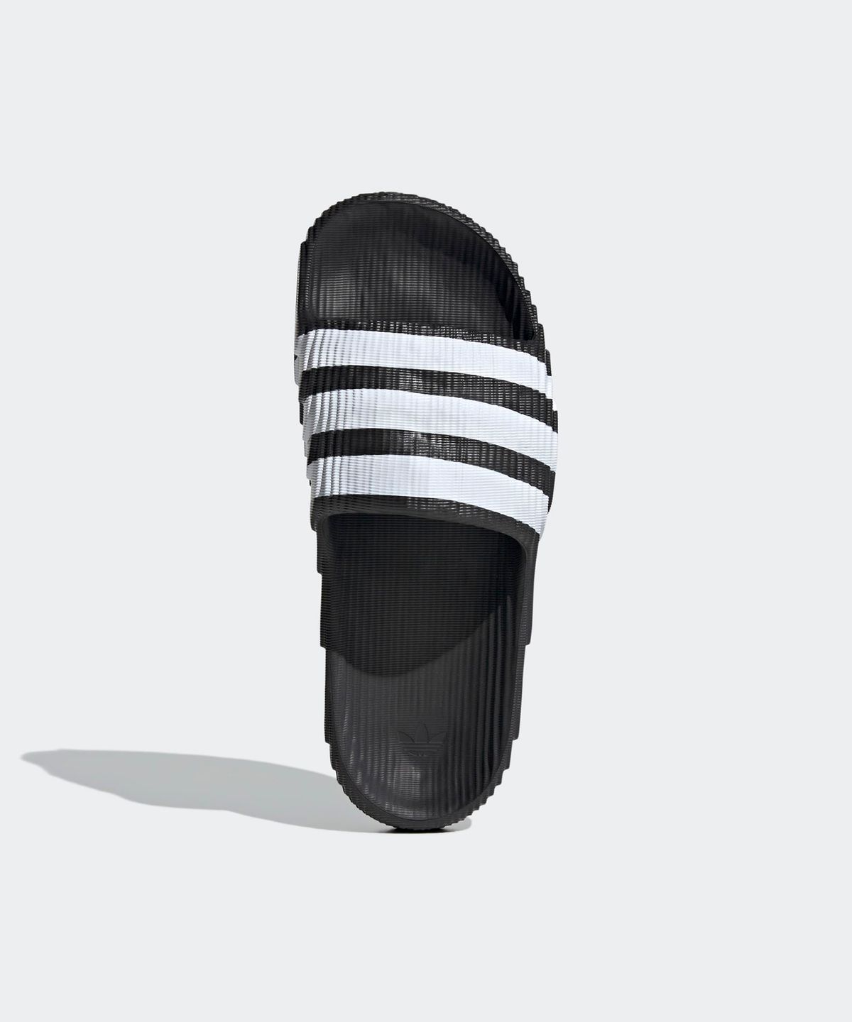 아디다스(ADIDAS) 아딜렛 22 - 블랙:화이트 / IF3670