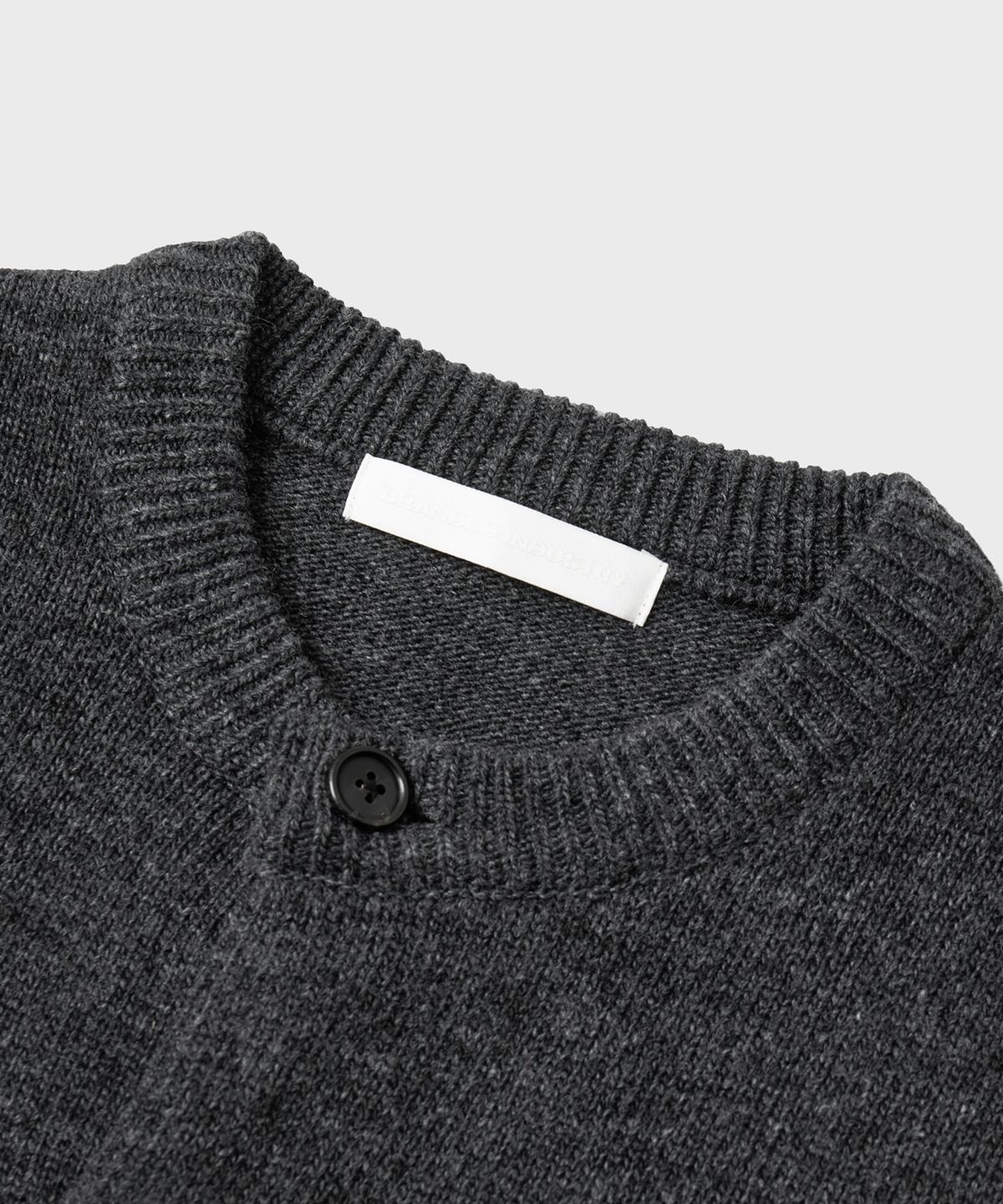 브랜디드(BRANDED) AFTER ROUND CROP CARDIGAN [CHARCOAL]
