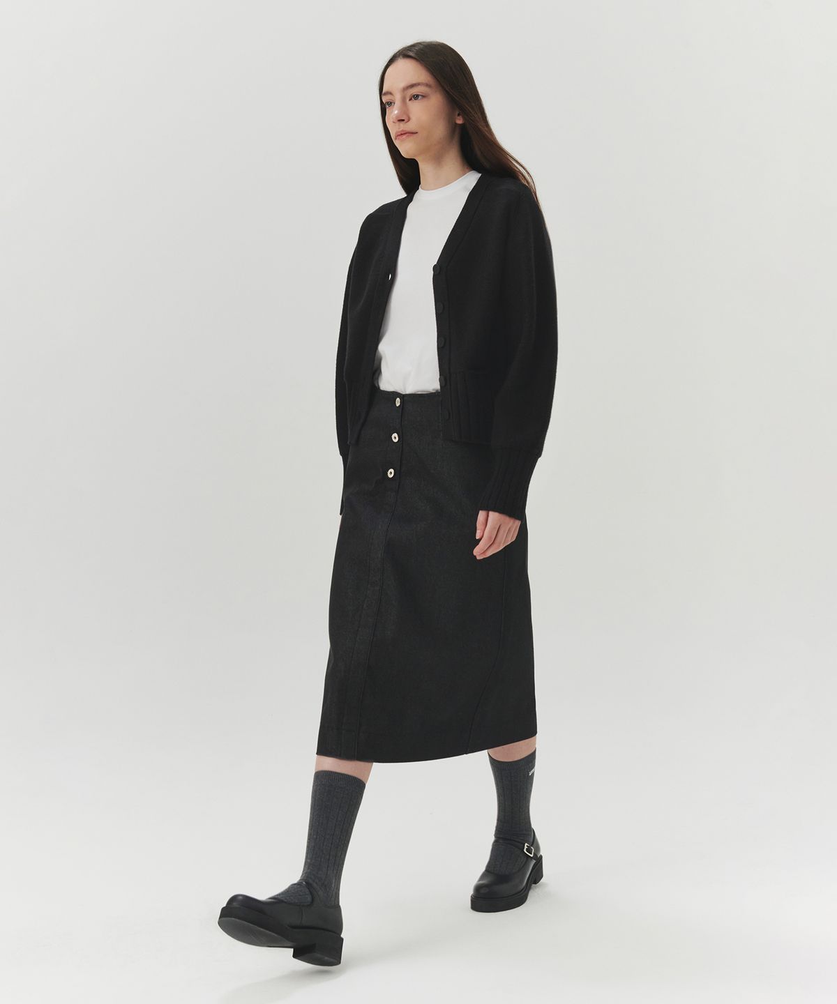 르바(LEVAR) Pocket V-neck Knit Cardigan - Black
