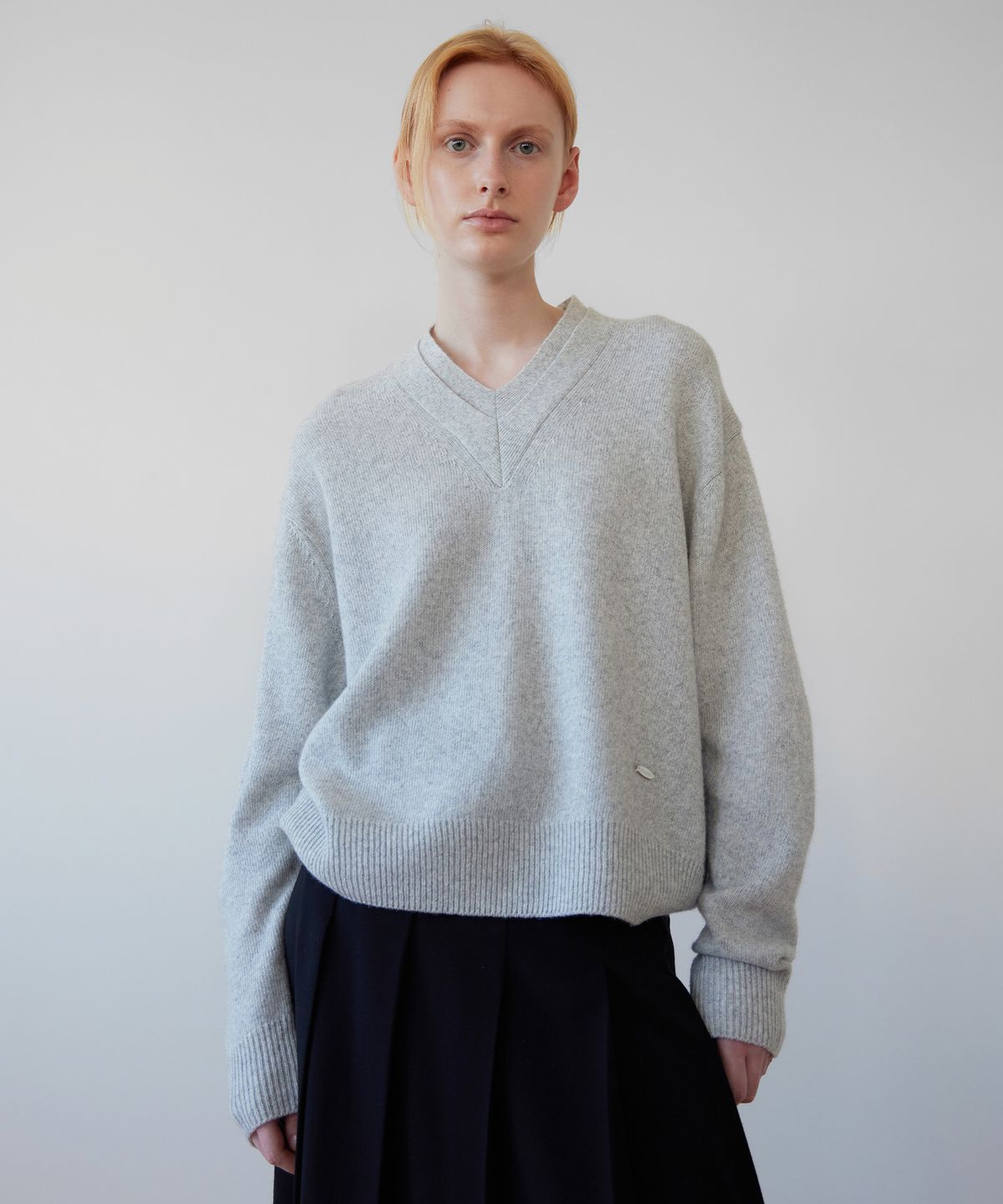 르바(LEVAR) Double V-Neck Knit - Melange grey