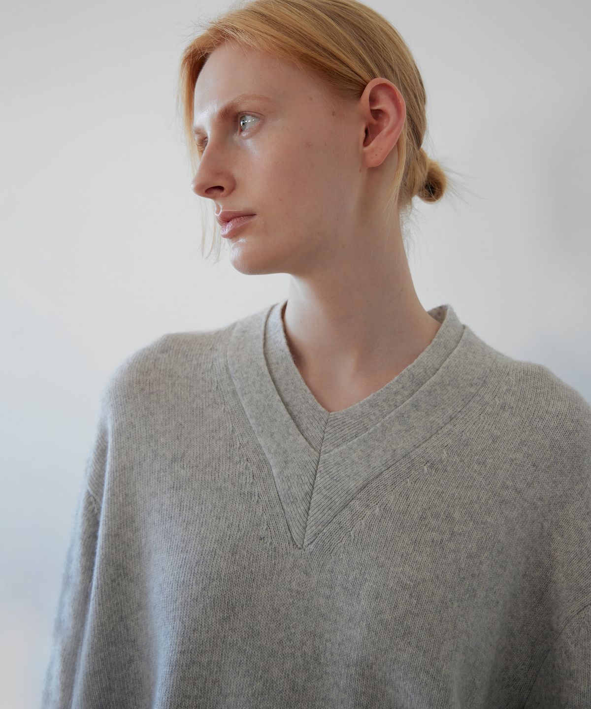 르바(LEVAR) Double V-Neck Knit - Melange grey