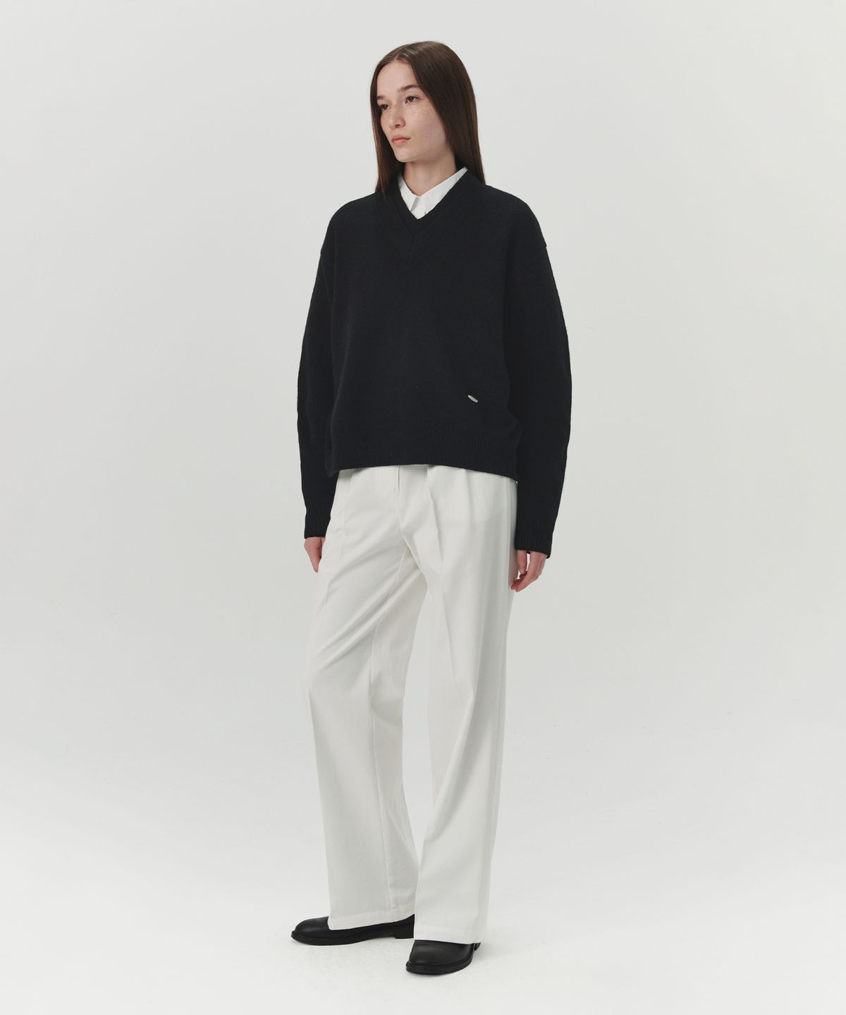 르바(LEVAR) Double V-Neck Knit - Black