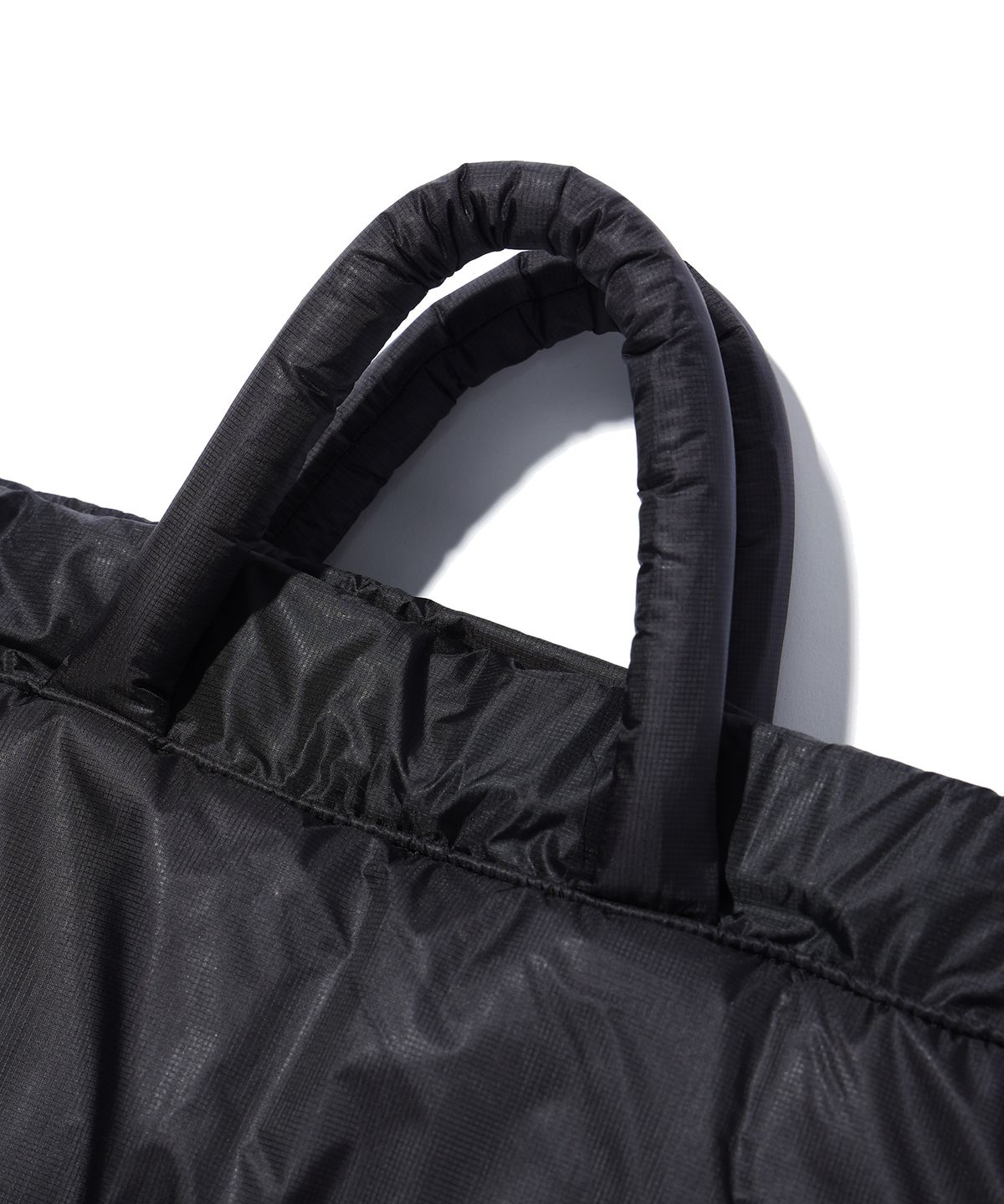 이에이(IEY) HYBRID PADDED BAG Black
