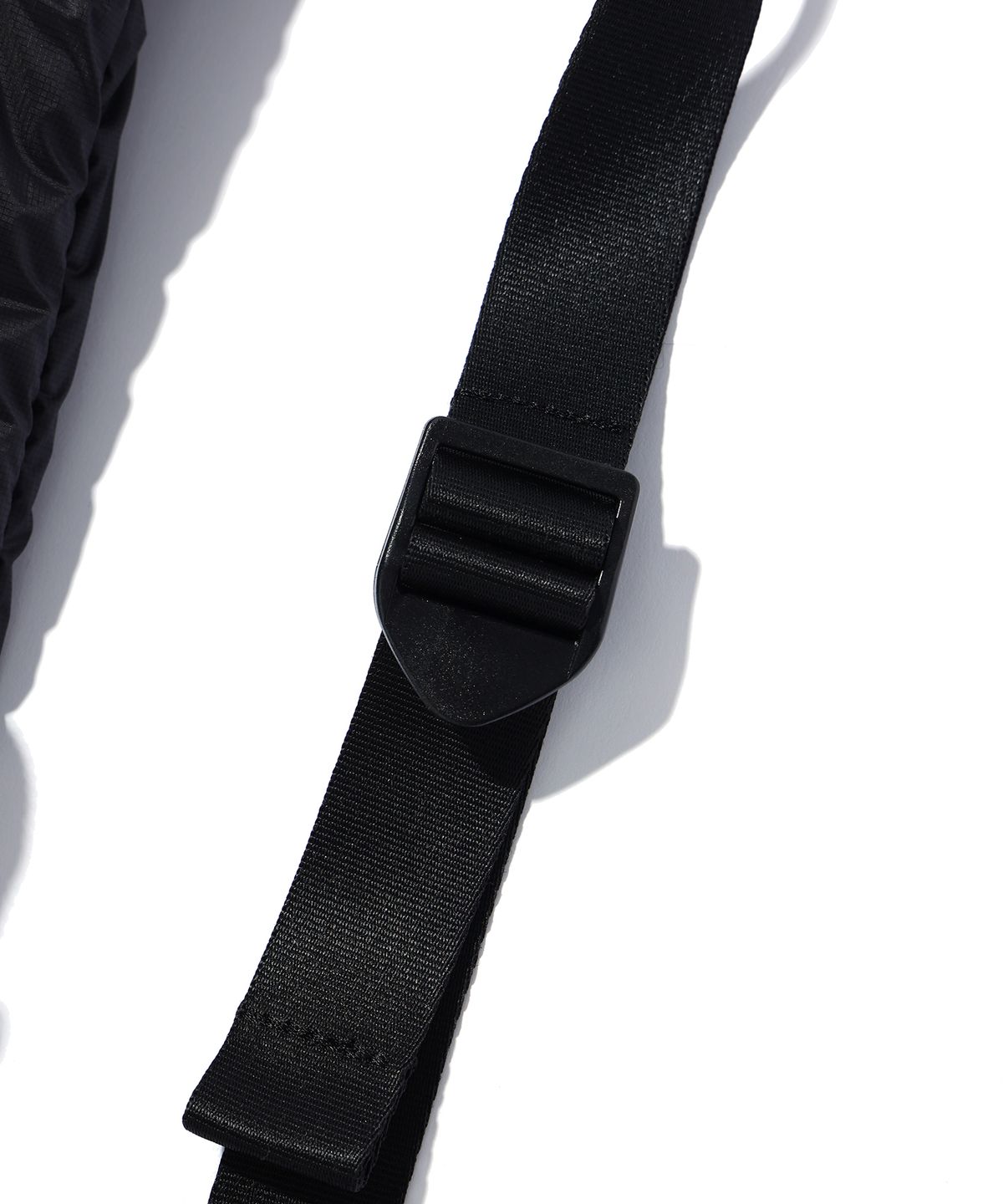 이에이(IEY) HYBRID PADDED BAG Black