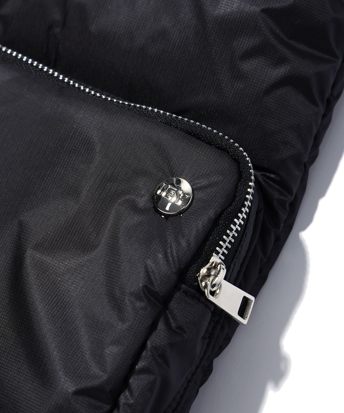 이에이(IEY) HYBRID PADDED BAG Black