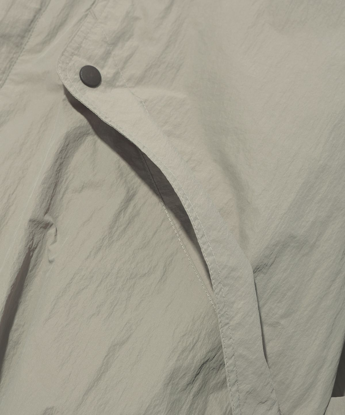 이에이(IEY) WING NYLON JUMPER Khaki