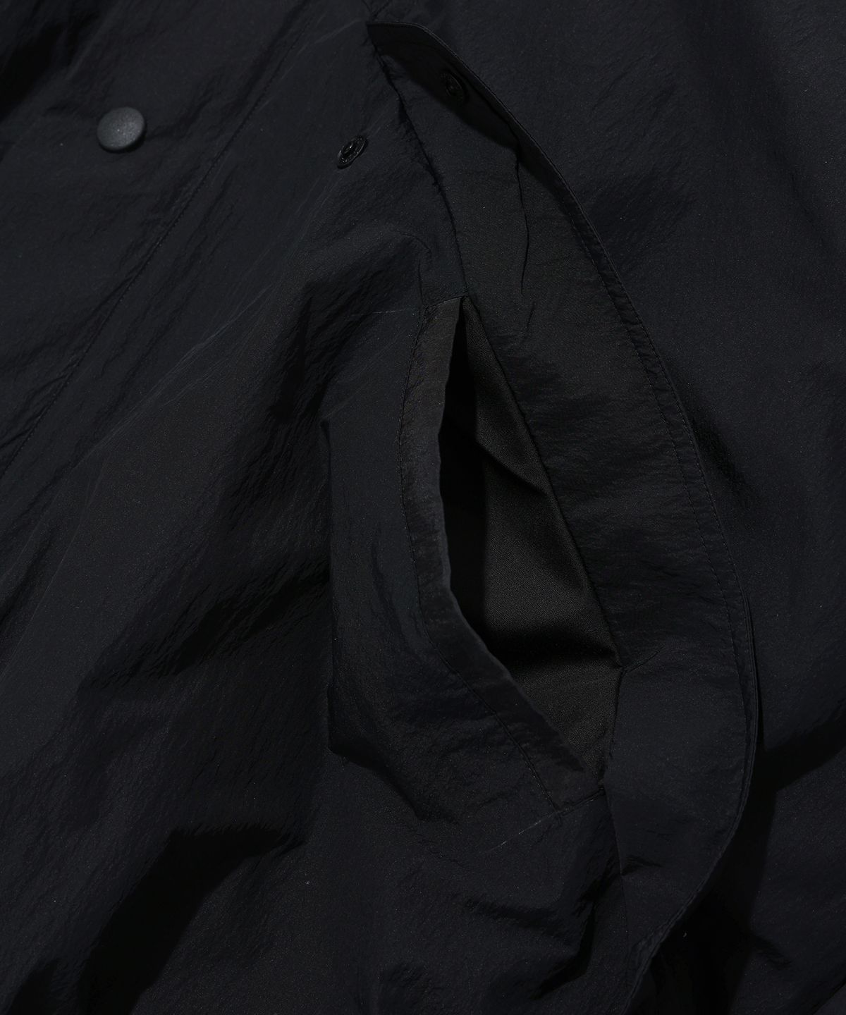 이에이(IEY) WING NYLON JUMPER Black