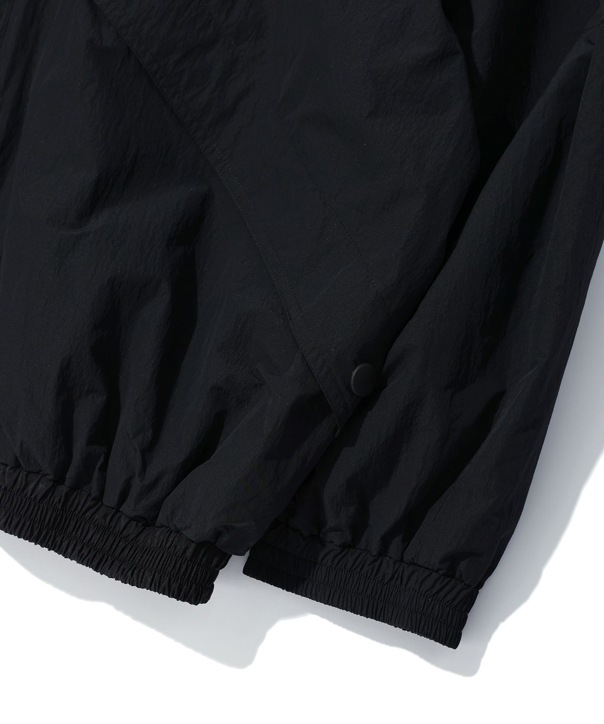 이에이(IEY) WING NYLON JUMPER Black
