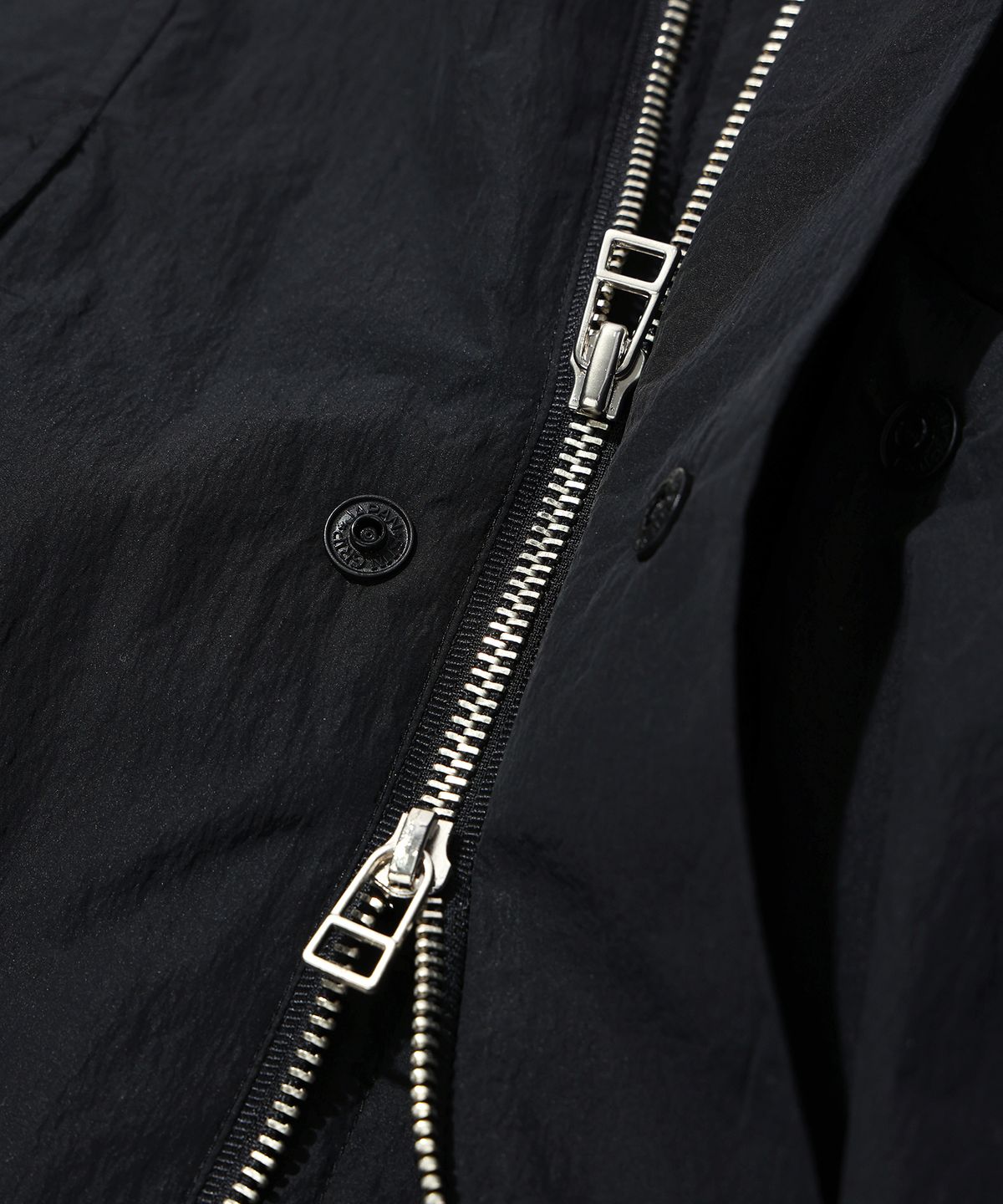 이에이(IEY) WING NYLON JUMPER Black
