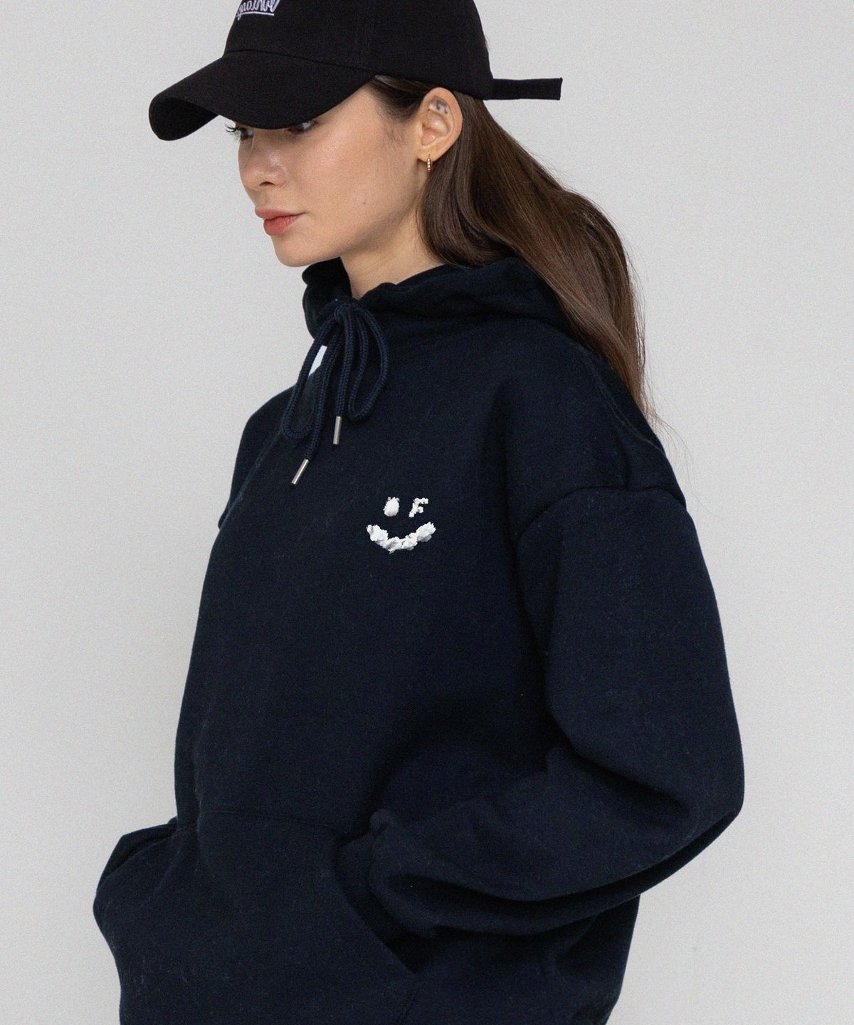 그레이버(GRAVER) [UNISEX]스몰 구름 드로잉스마일 후드티_네이비