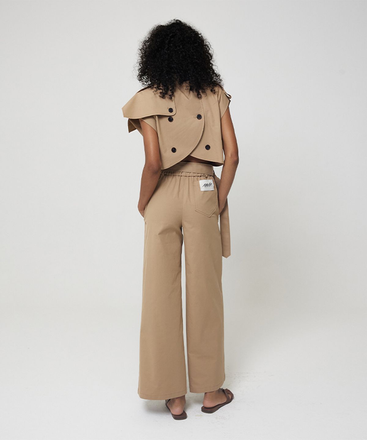 므아므(MMAM) Signature sleeveless trench coat jumpsuit