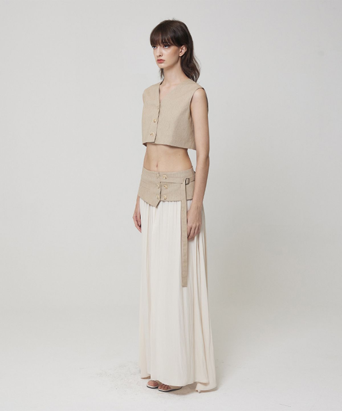므아므(MMAM) Asymmetric origami crop vest