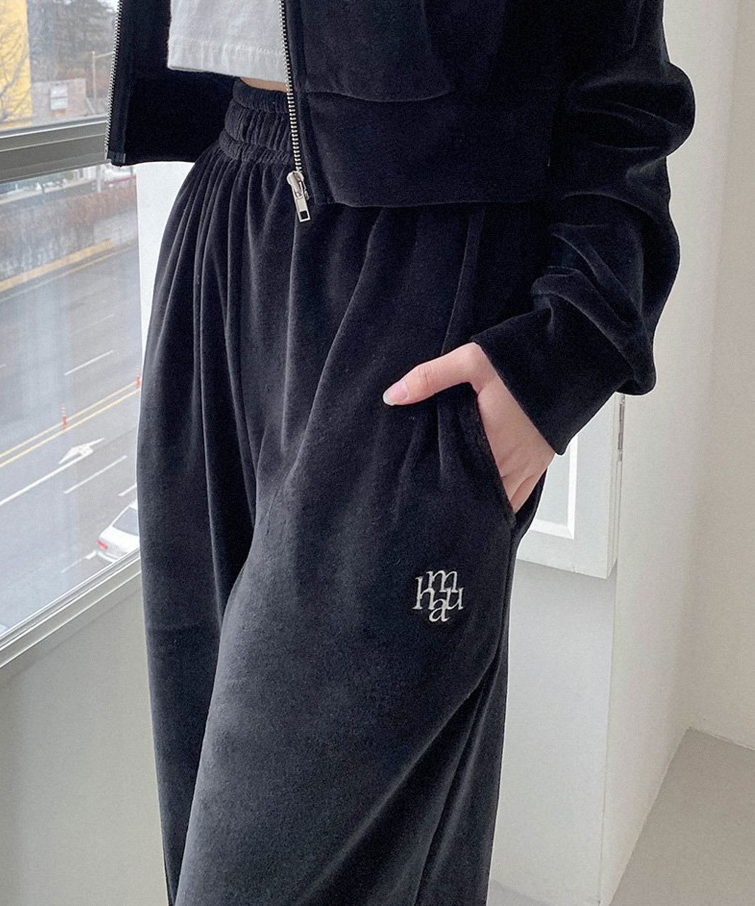 ●muahmuah● Point Velvet Training Pants Charcoal _MUP22414_ MUSINSA | MUAHMUAH Point Velvet Training Pants [Charcoal]