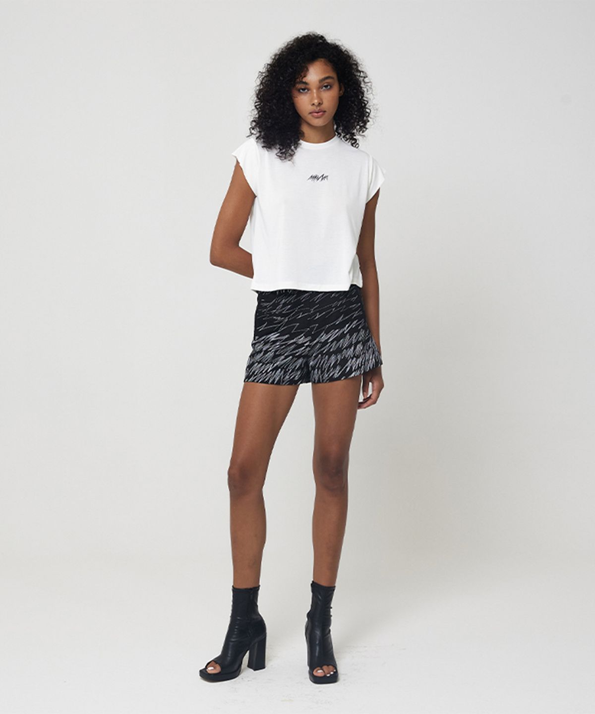 므아므(MMAM) Logo basic slim T-shirt