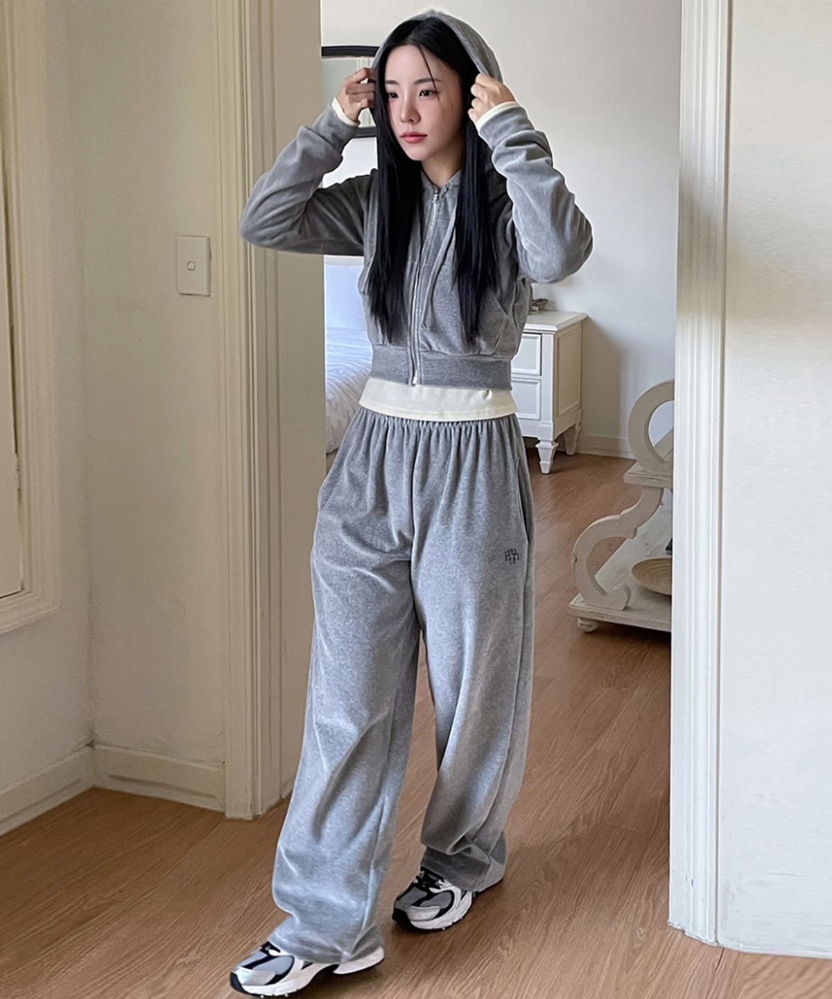 무아무아(MUAHMUAH) [SET] 벨벳 트레이닝 후드집업 팬츠 셋업 [4color]
