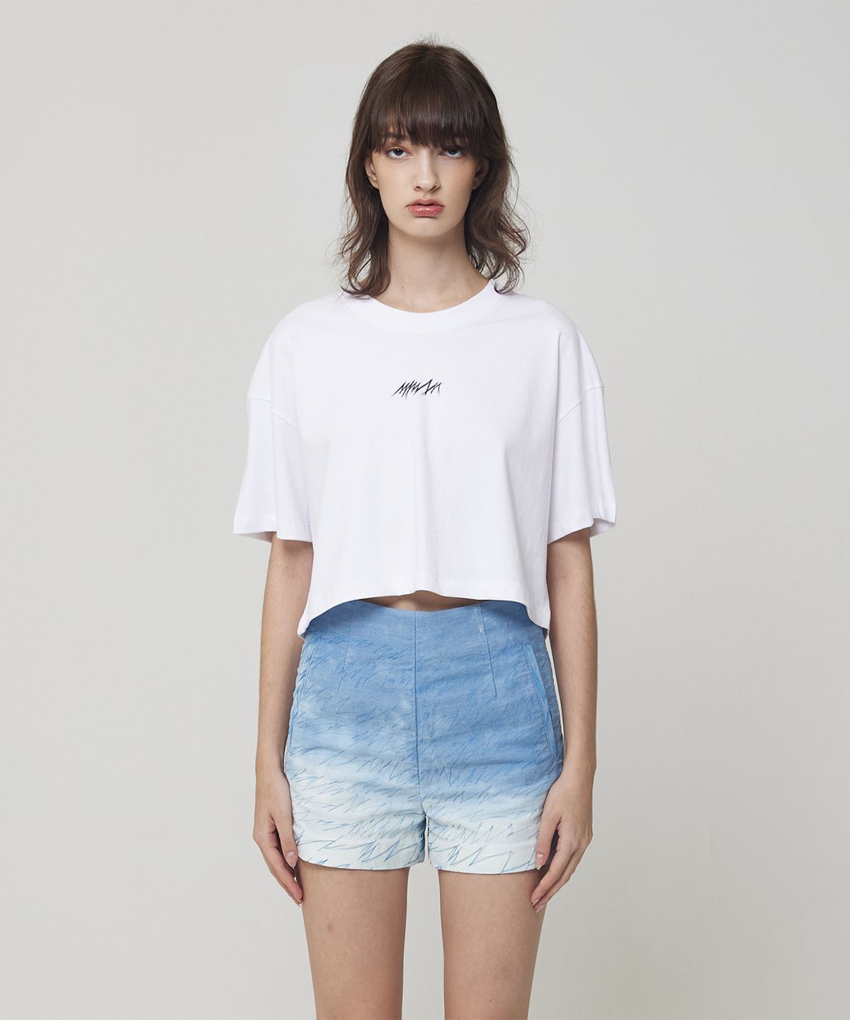 므아므(MMAM) Logo wide crop T-shirt