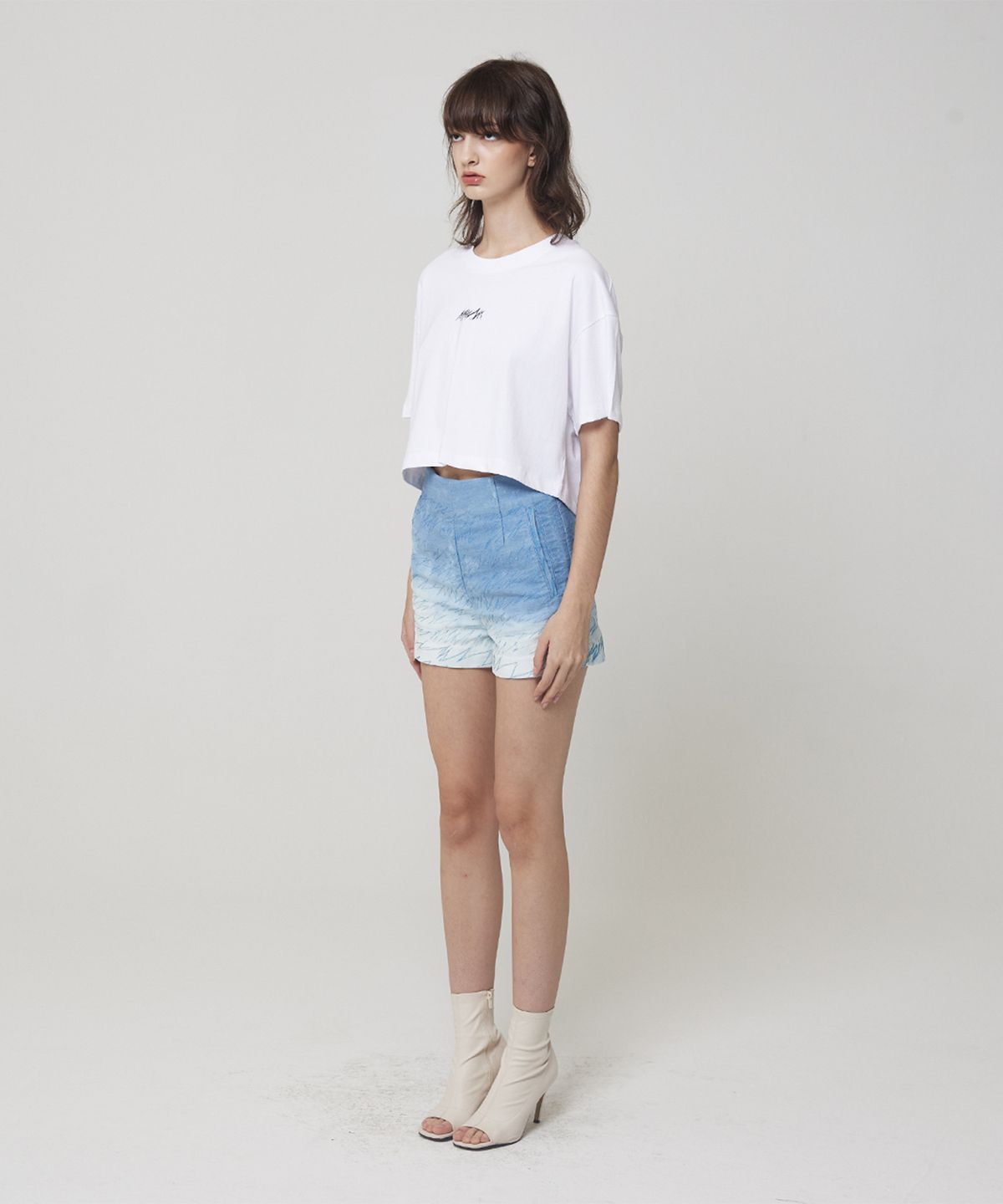 므아므(MMAM) Logo wide crop T-shirt