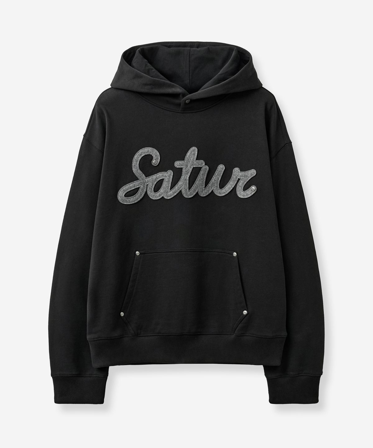 세터(SATUR) 루고 아플리케 리벳 후드 블랙