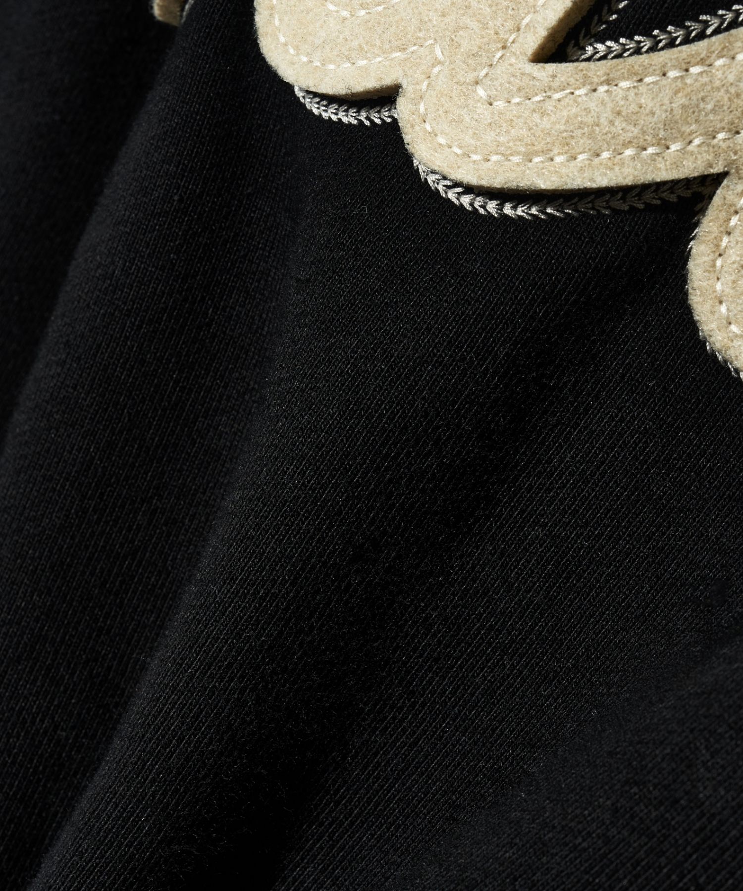 MUSINSA | SATUR Applique Logo Cuffs Sweatshirt Resort Black