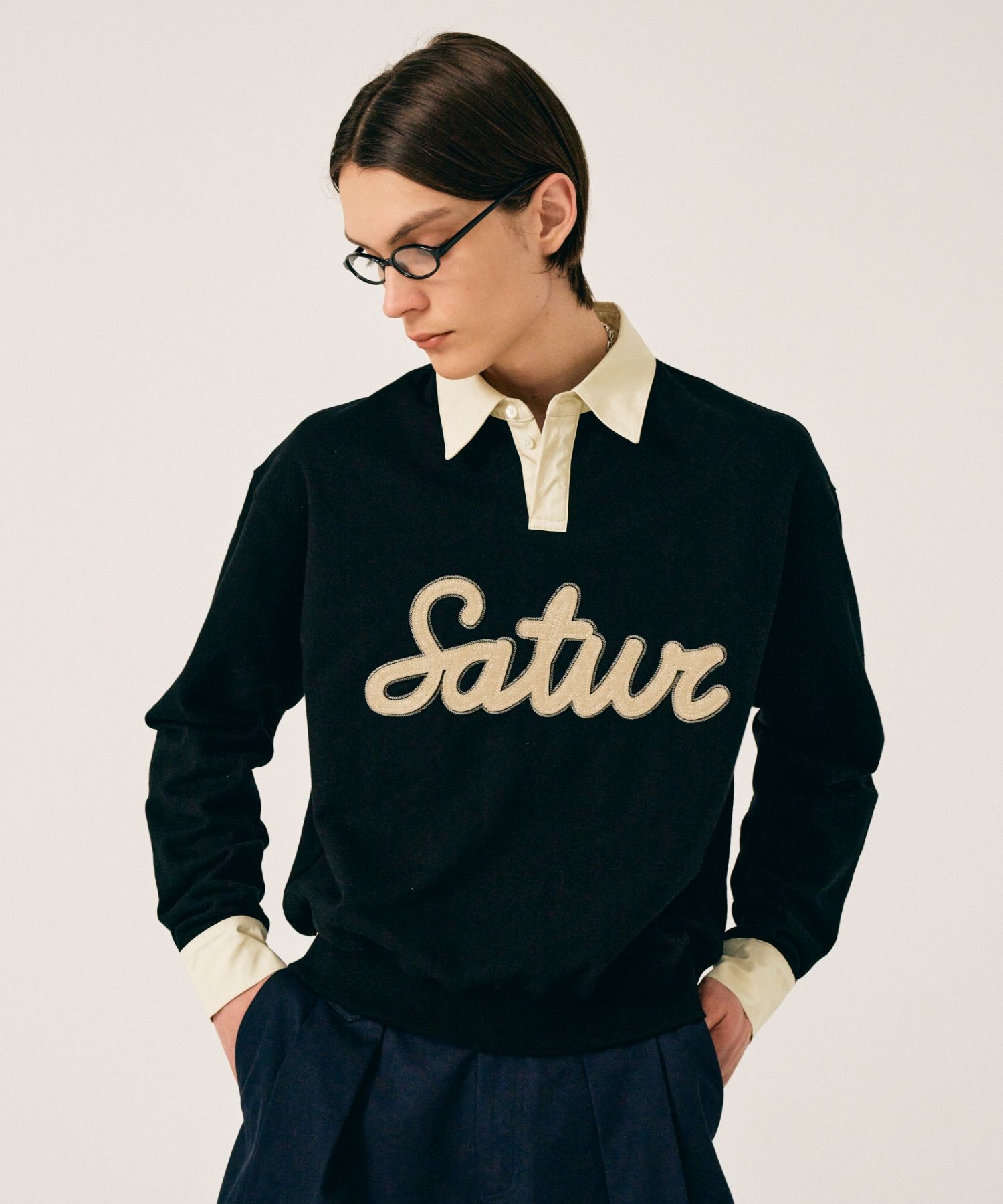 MUSINSA | SATUR Applique Logo Cuffs Sweatshirt Resort Black
