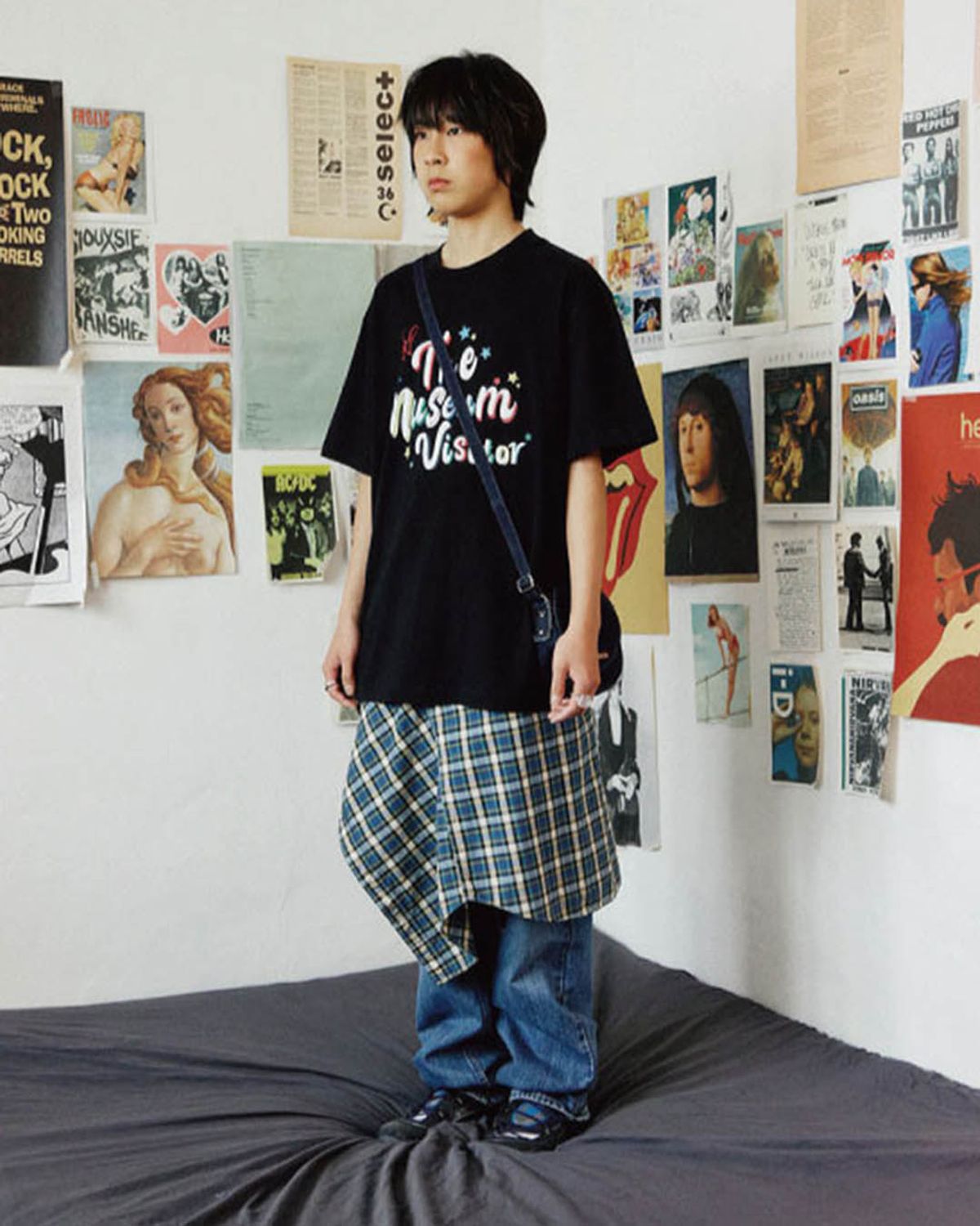 더뮤지엄비지터(THEMUSEUMVISITOR) WASHED DENIM MINIBAG (DARK NAVY)