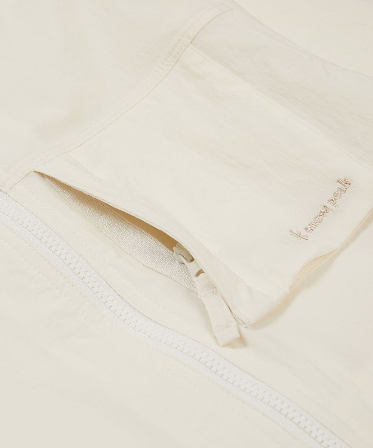 스노우피크 어패럴 키즈(SNOWPEAK APPAREL KIDS) 키즈 루트 아웃포켓 바람막이 Butter Ivory (S24MKRWB80)