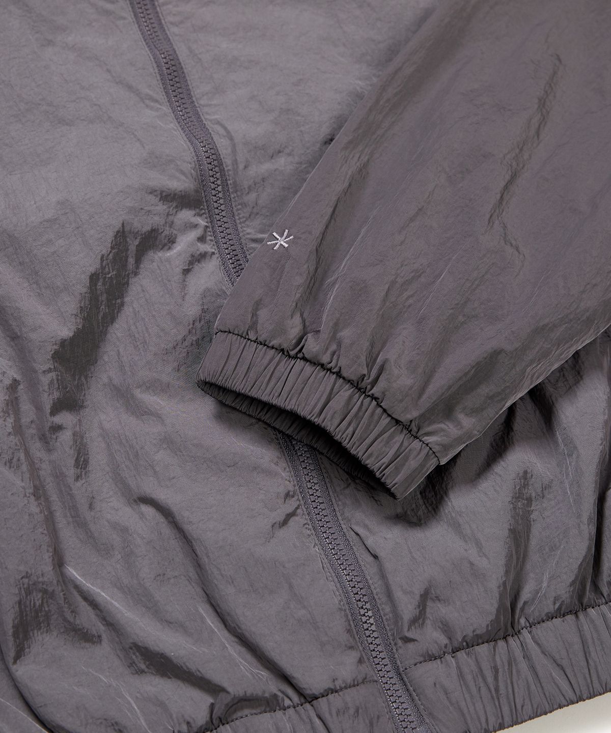 스노우피크 어패럴(SNOWPEAK APPAREL) 브라이트 여성 세미 크롭 바람막이 Purple Gray (S24MWFWB75)