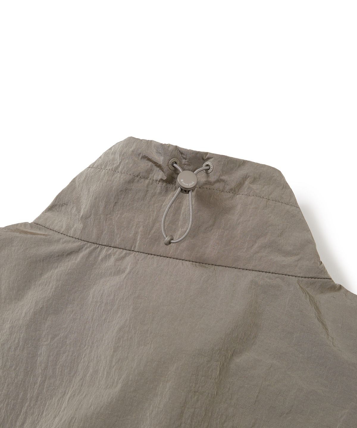 스노우피크 어패럴(SNOWPEAK APPAREL) 브라이트 여성 세미 크롭 바람막이 Tan Gray (S24MWFWB75)