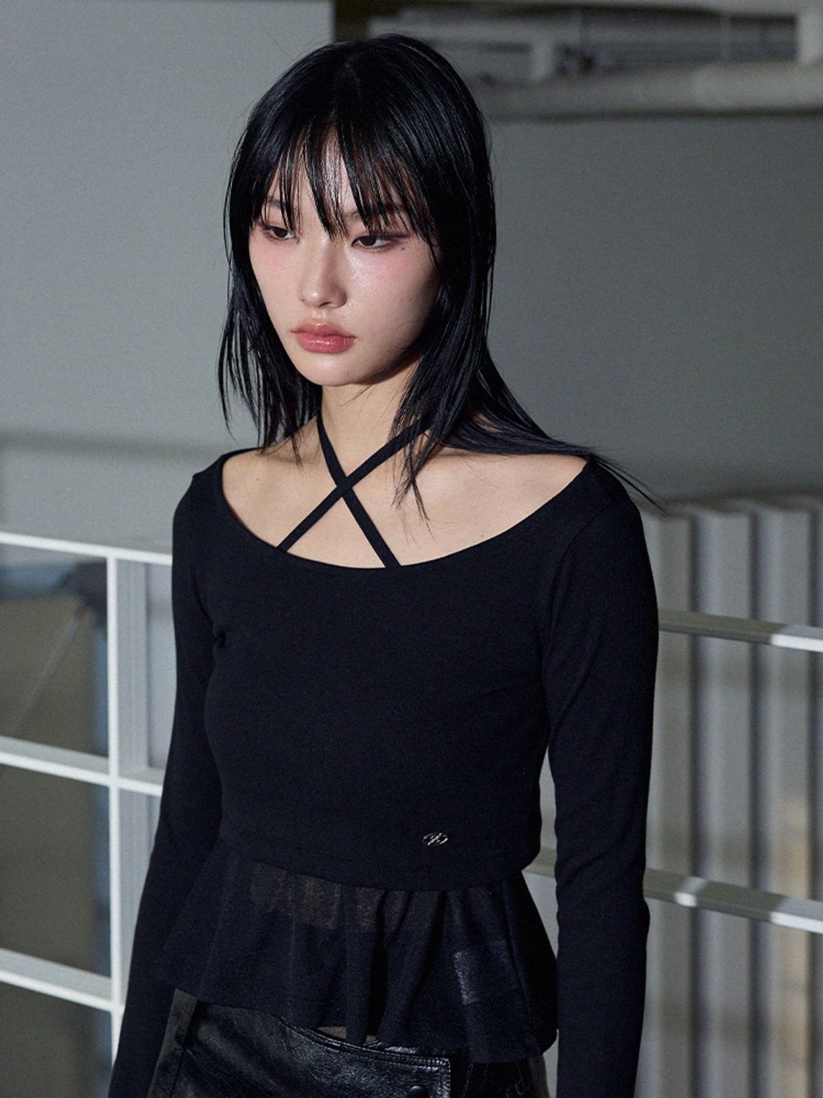 아이토브 서울(ITOV SEOUL) 레이어드 크롭 티셔츠 BK