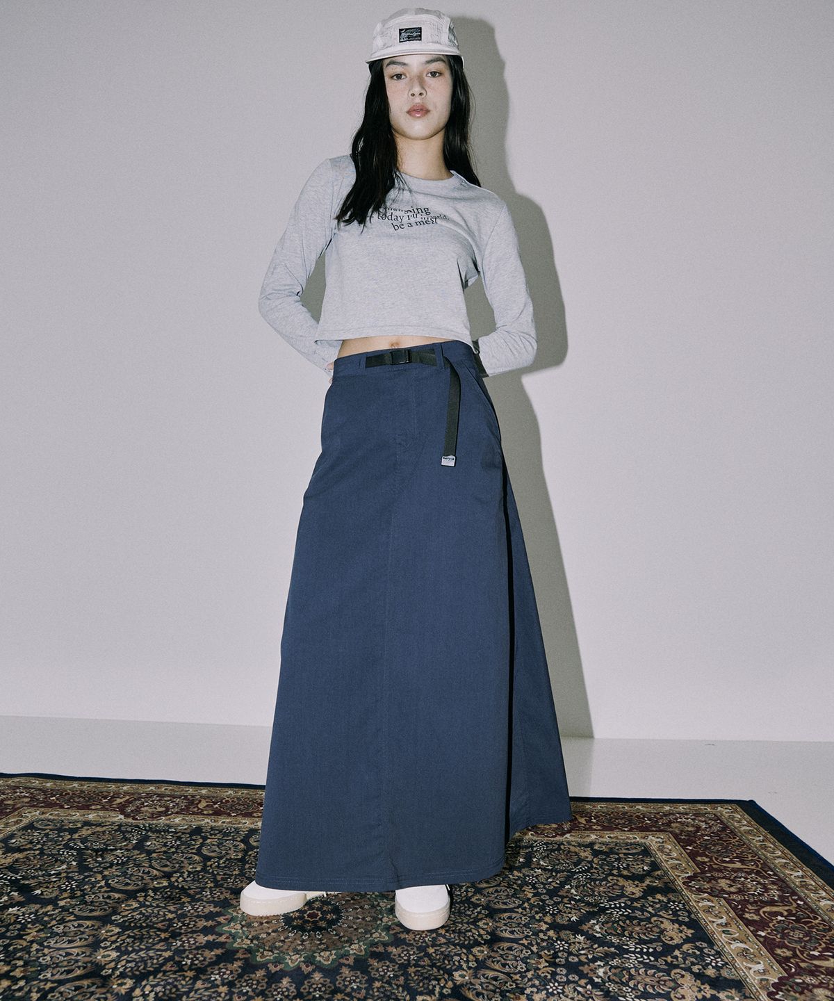 맥우드건(MAGOODGAN) 루디아 3654 레터링 슬림핏 멜란지그레이 크롭 긴팔티