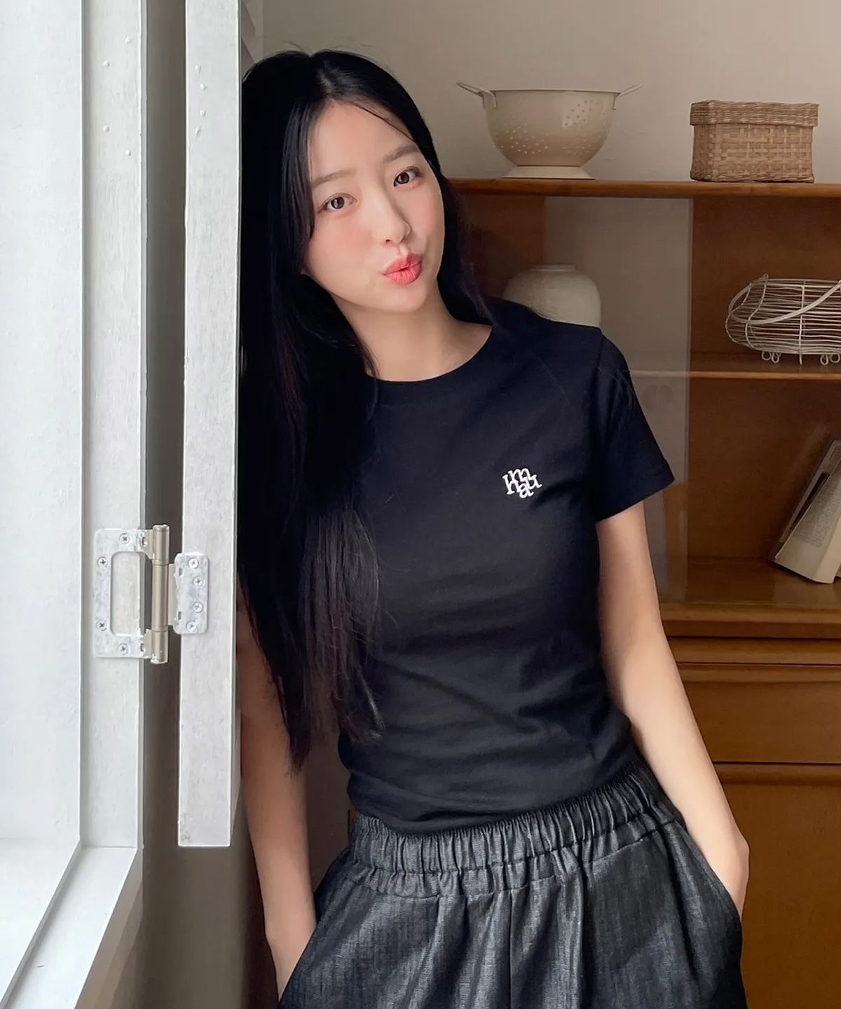 무아무아(MUAHMUAH) 스티치로고 베이직 티셔츠 [3color]