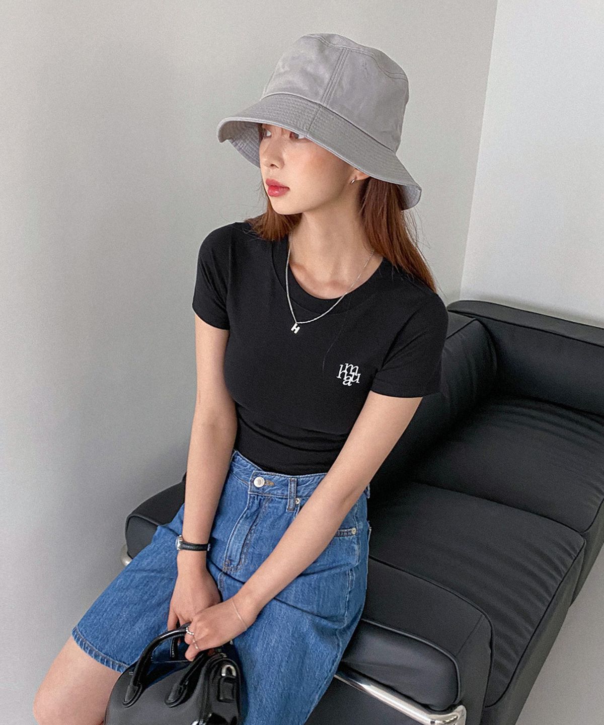 무아무아(MUAHMUAH) 스티치로고 베이직 티셔츠 [3color]