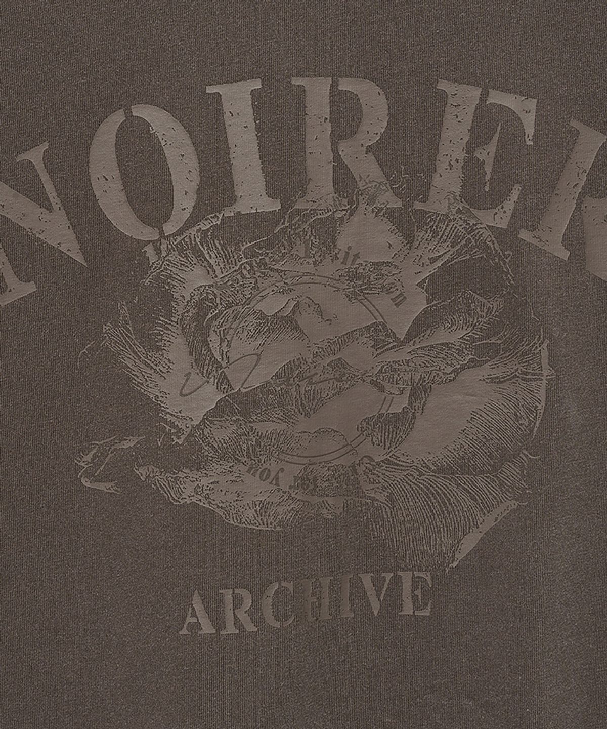 노이어(NOIRER) 아카이브 프린트 티셔츠 (애쉬드브라운)