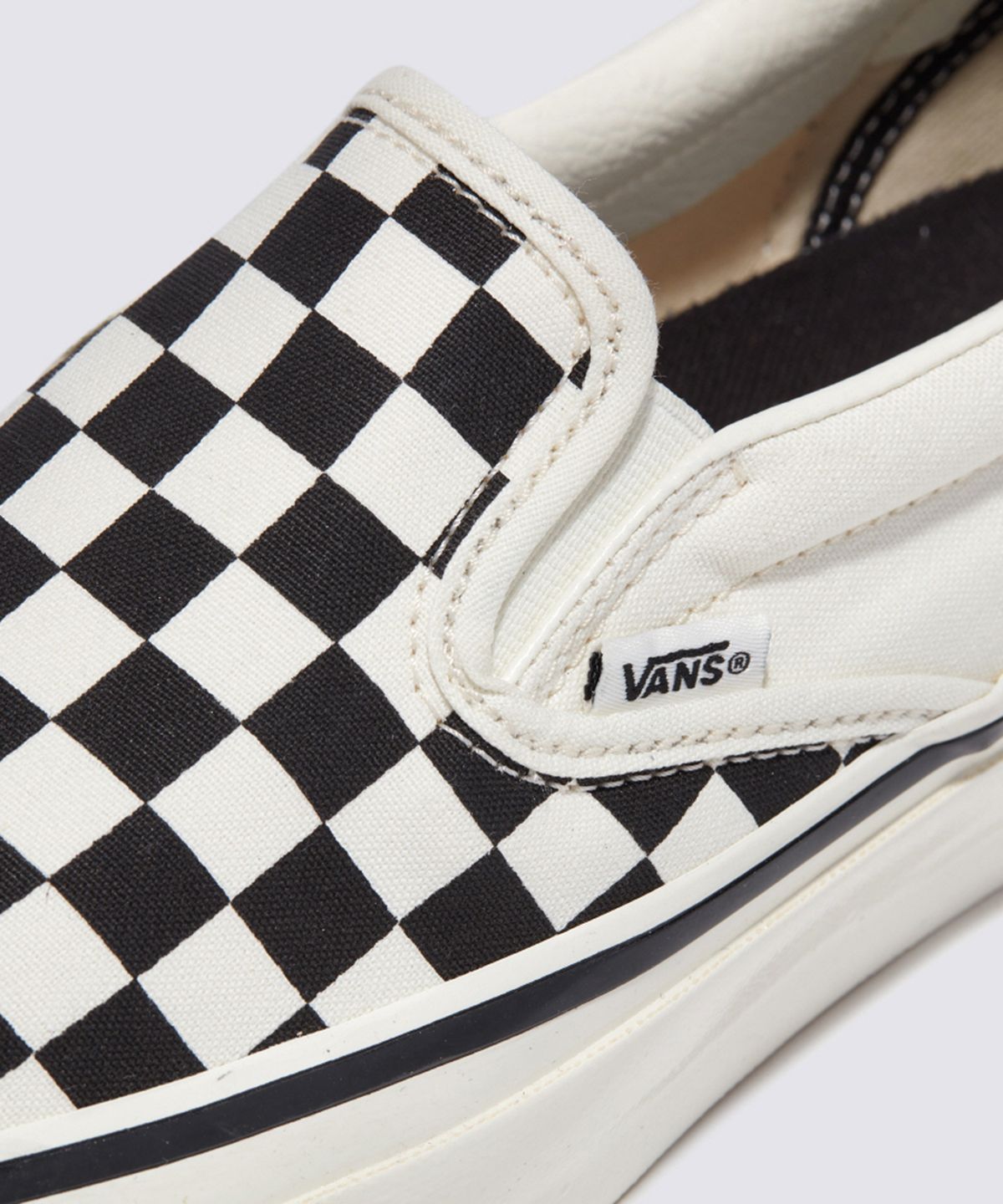 반스(VANS) 슬립온 리이슈 98 - (체커보드) 마쉬멜로우:블랙 / VN000CTCKIG1