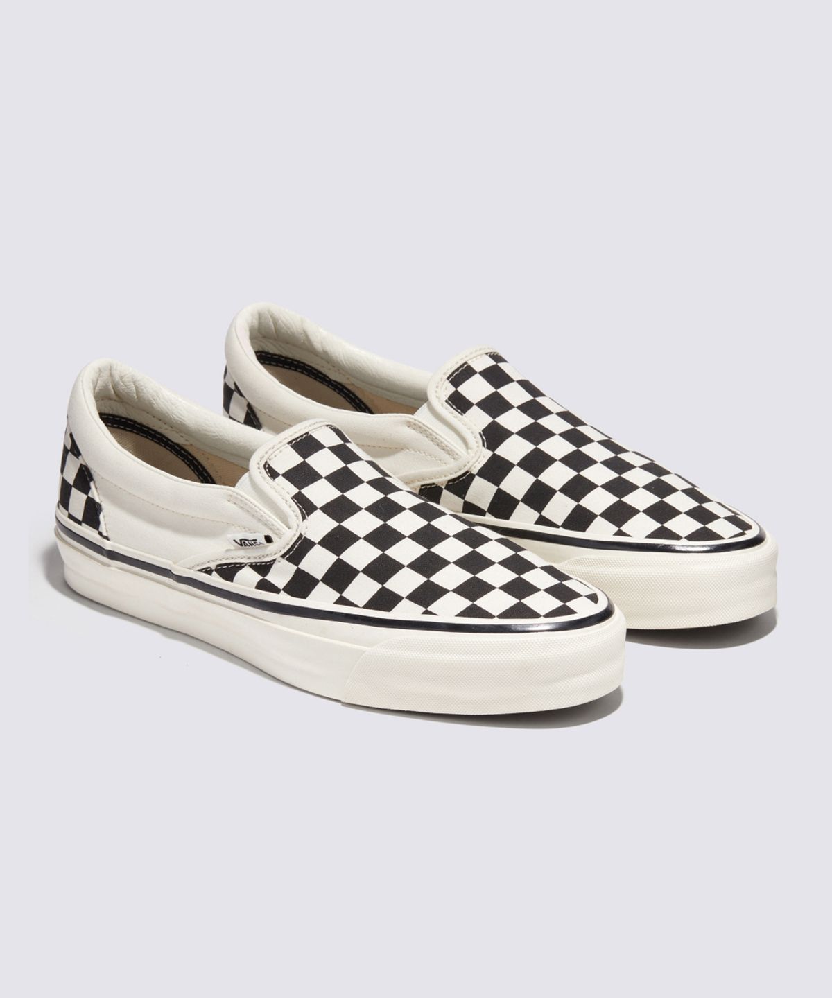 반스(VANS) 슬립온 리이슈 98 - (체커보드) 마쉬멜로우:블랙 / VN000CTCKIG1
