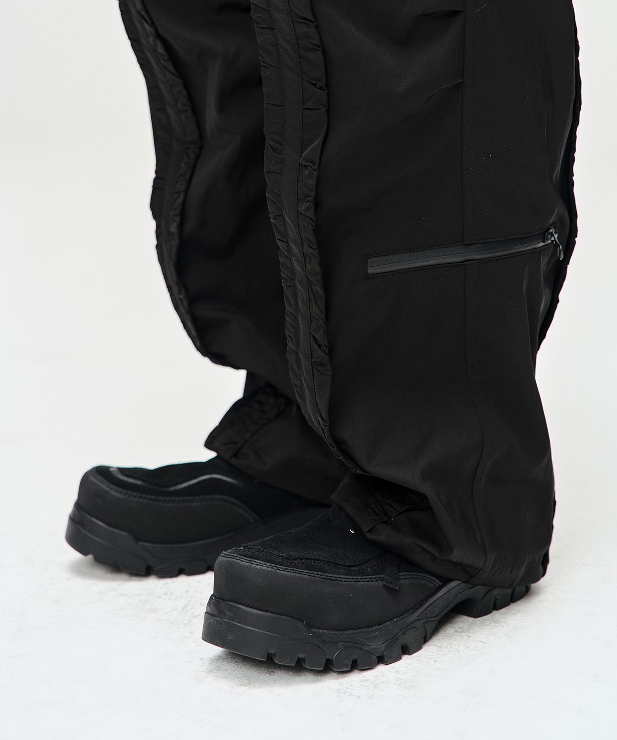앤더슨벨(ADSB ANDERSSON BELL) 캔리 퍼커링 카고 팬츠 apa702m(BLACK)