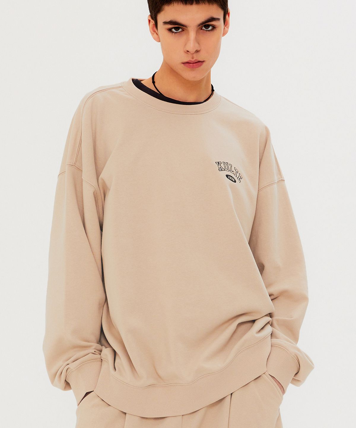 쿨트(KULTE) KULTE ARCH CREWNECK L.BEIGE