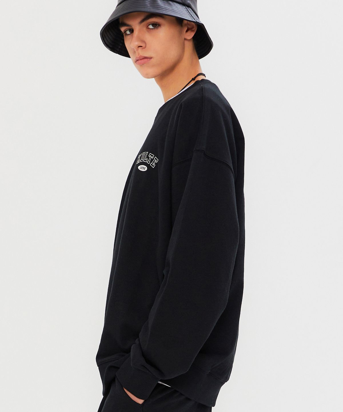 쿨트(KULTE) KULTE ARCH CREWNECK BLACK