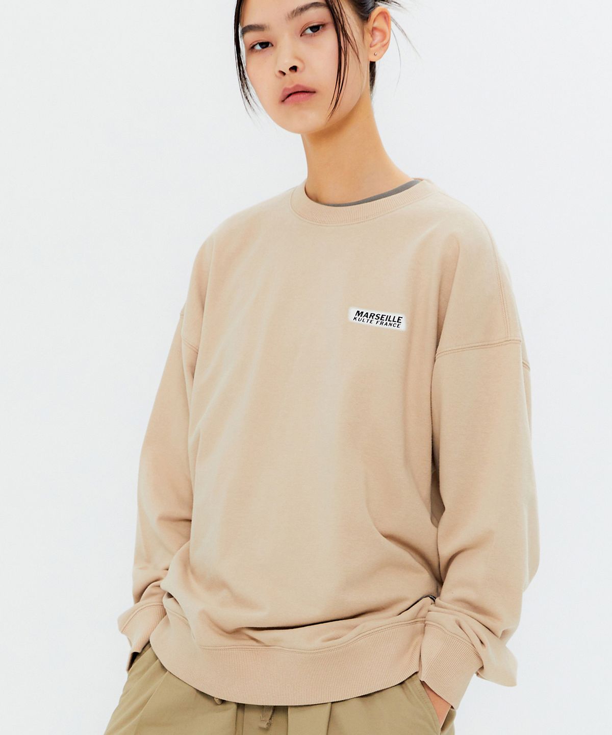 쿨트(KULTE) UV STAMP CREWNECK L.BEIGE